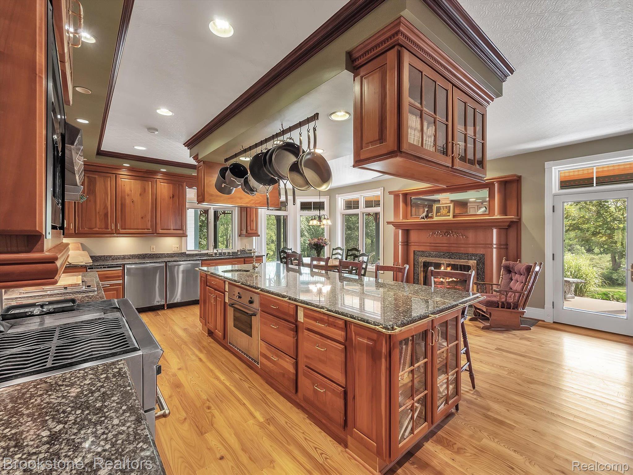 2948 MORROW Lane