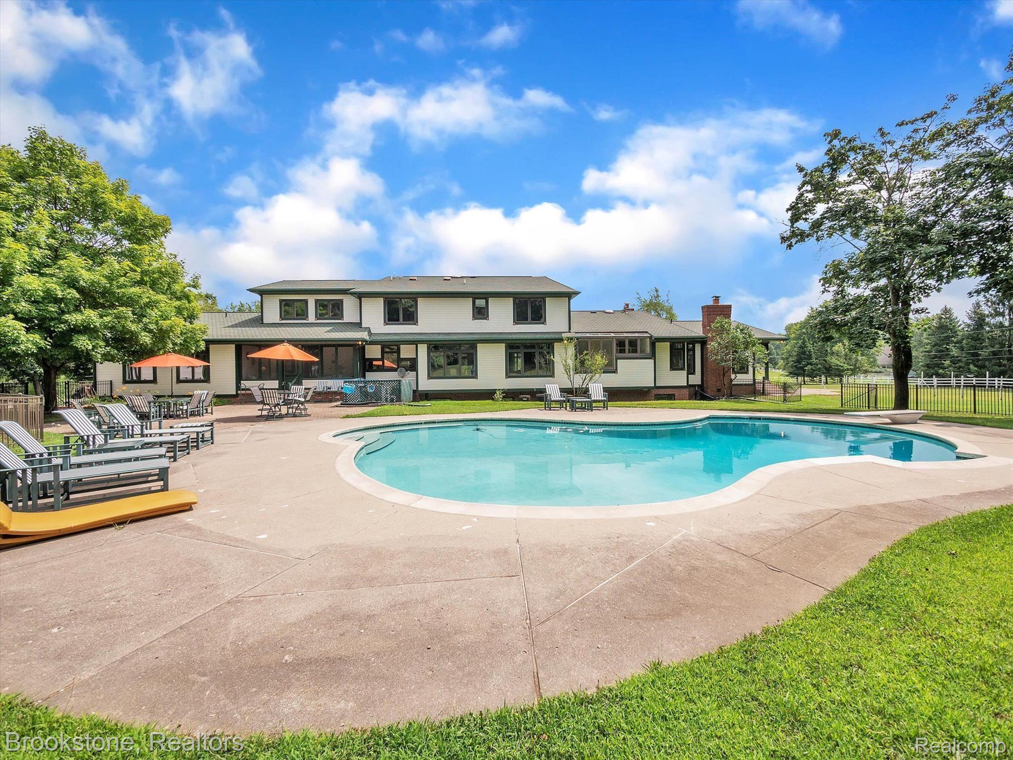 2948 MORROW Lane
