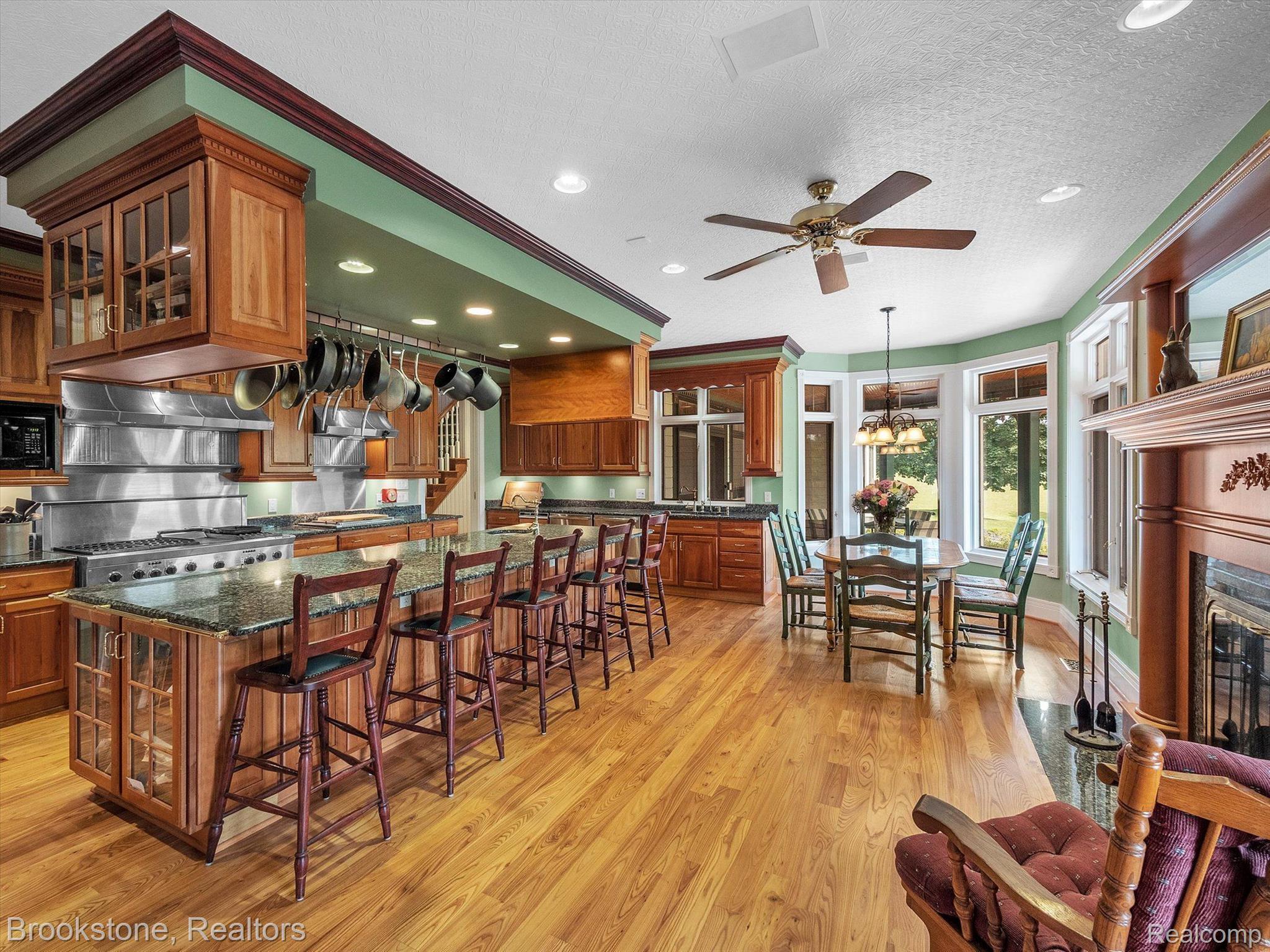 2948 MORROW Lane