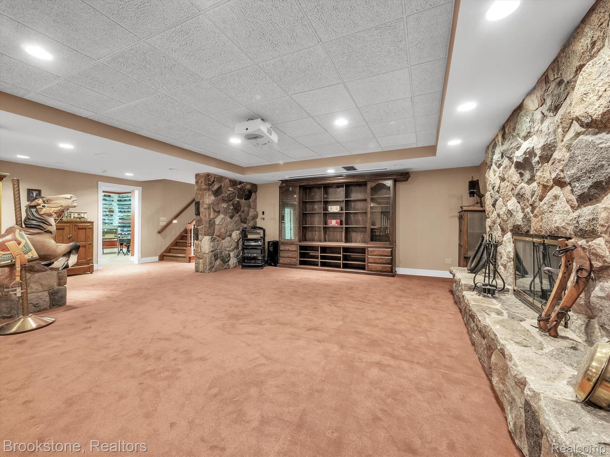 2948 MORROW Lane