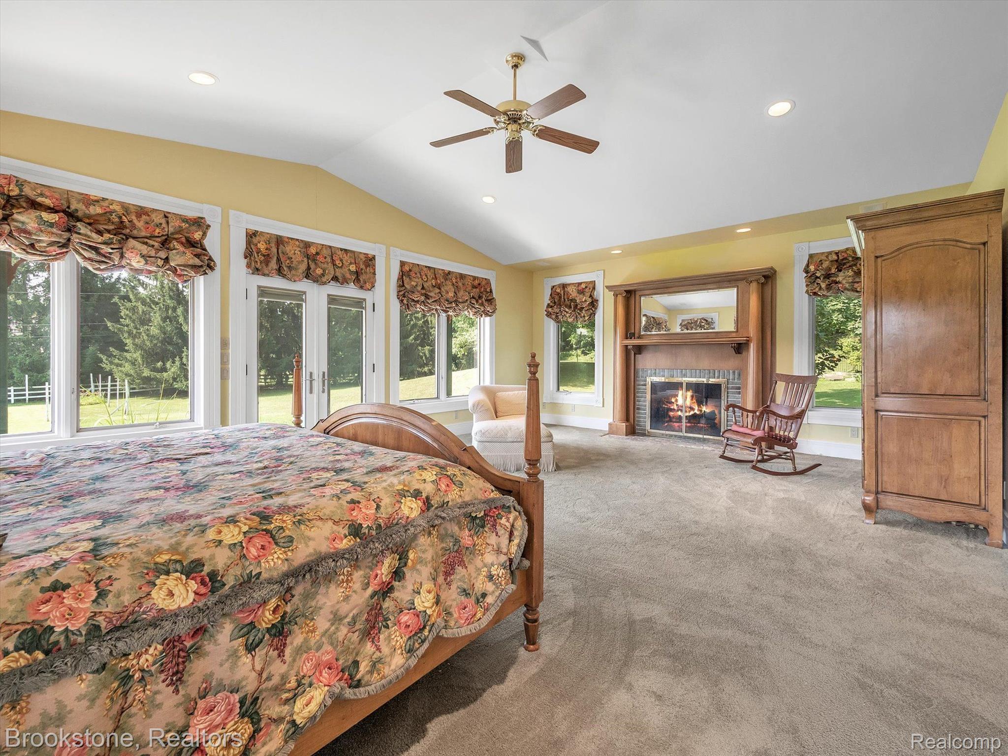 2948 MORROW Lane