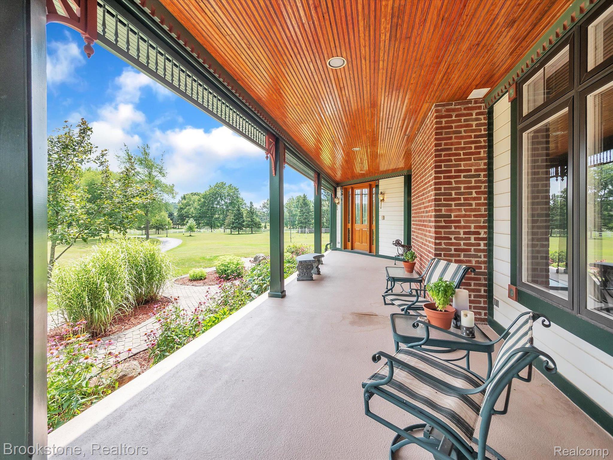 2948 MORROW Lane