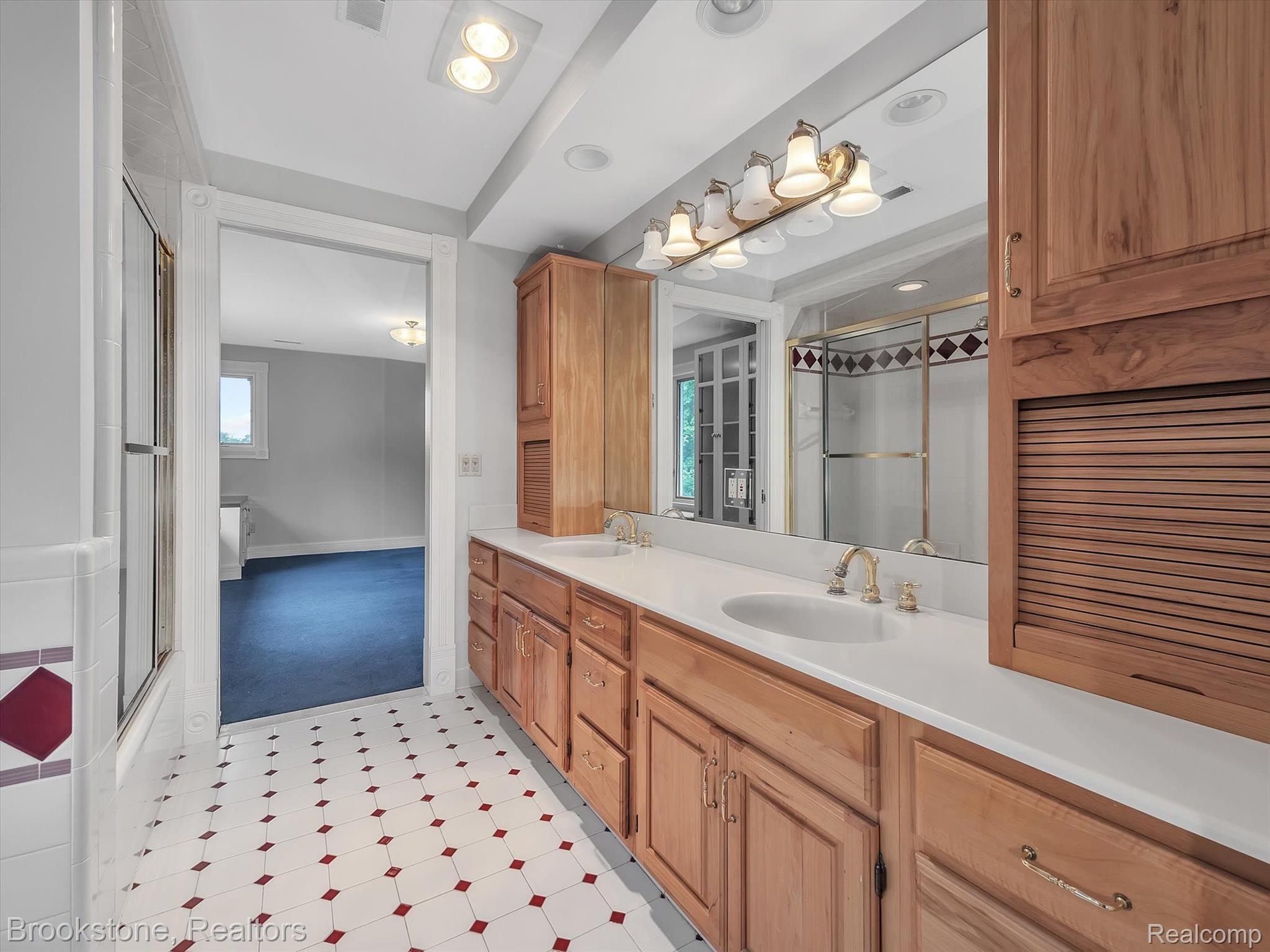 2948 MORROW Lane
