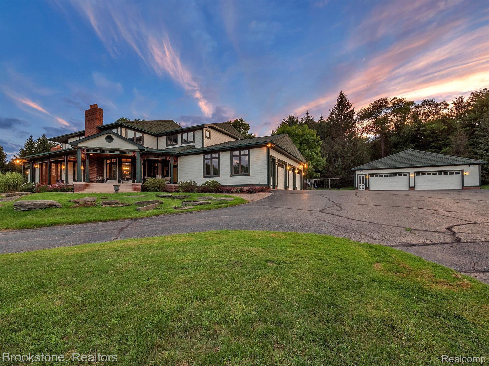 2948 MORROW Lane