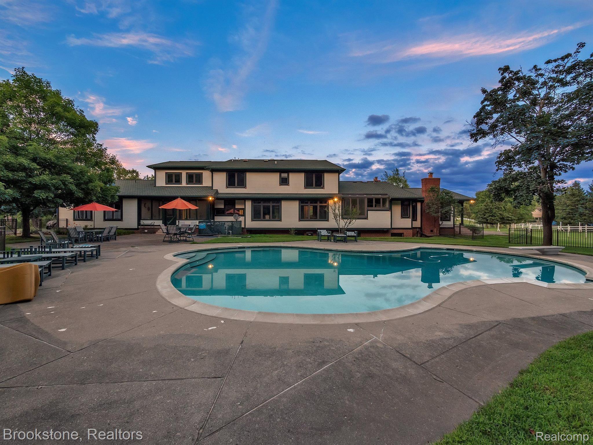 2948 MORROW Lane