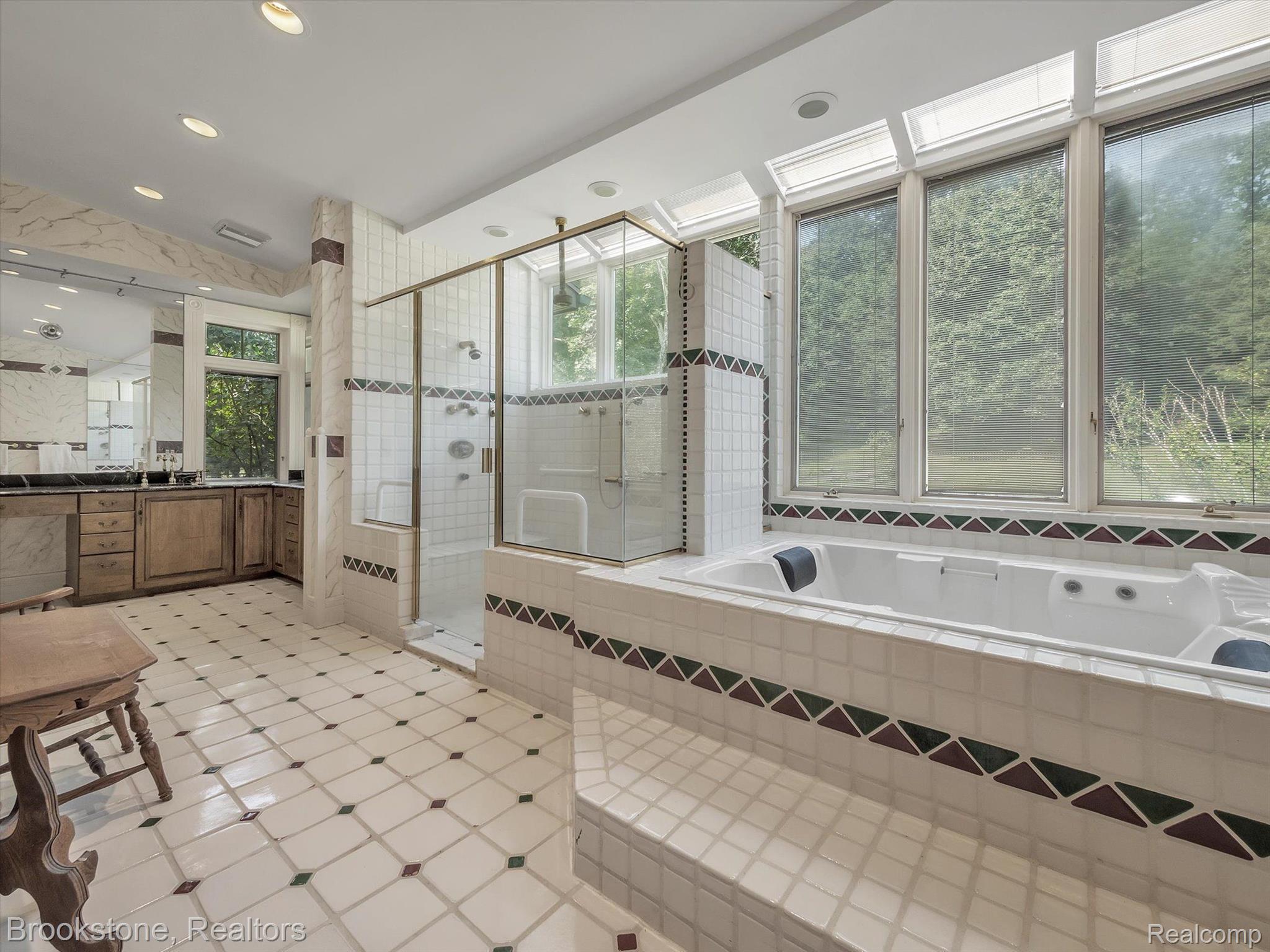 2948 MORROW Lane