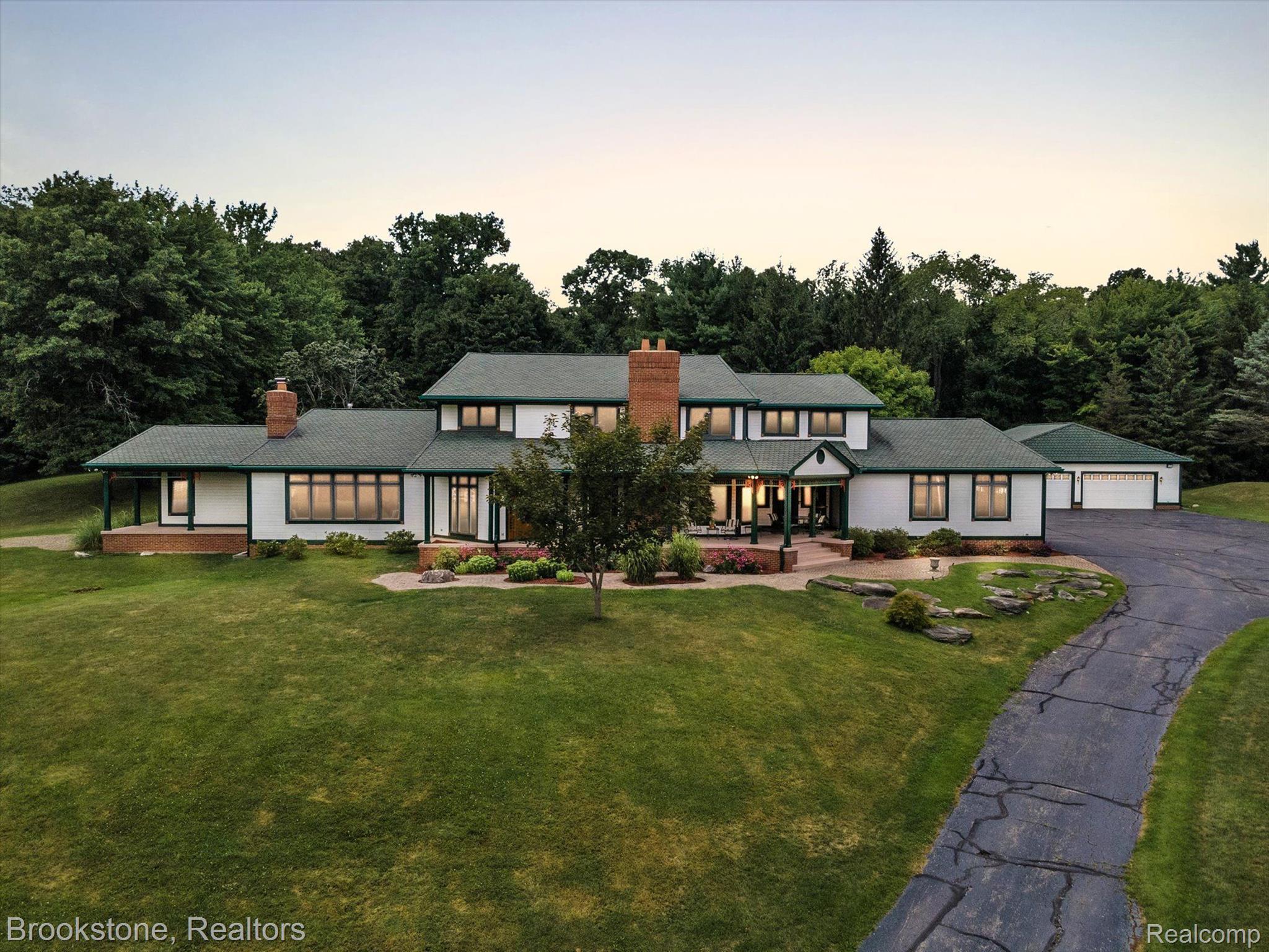 2948 MORROW Lane