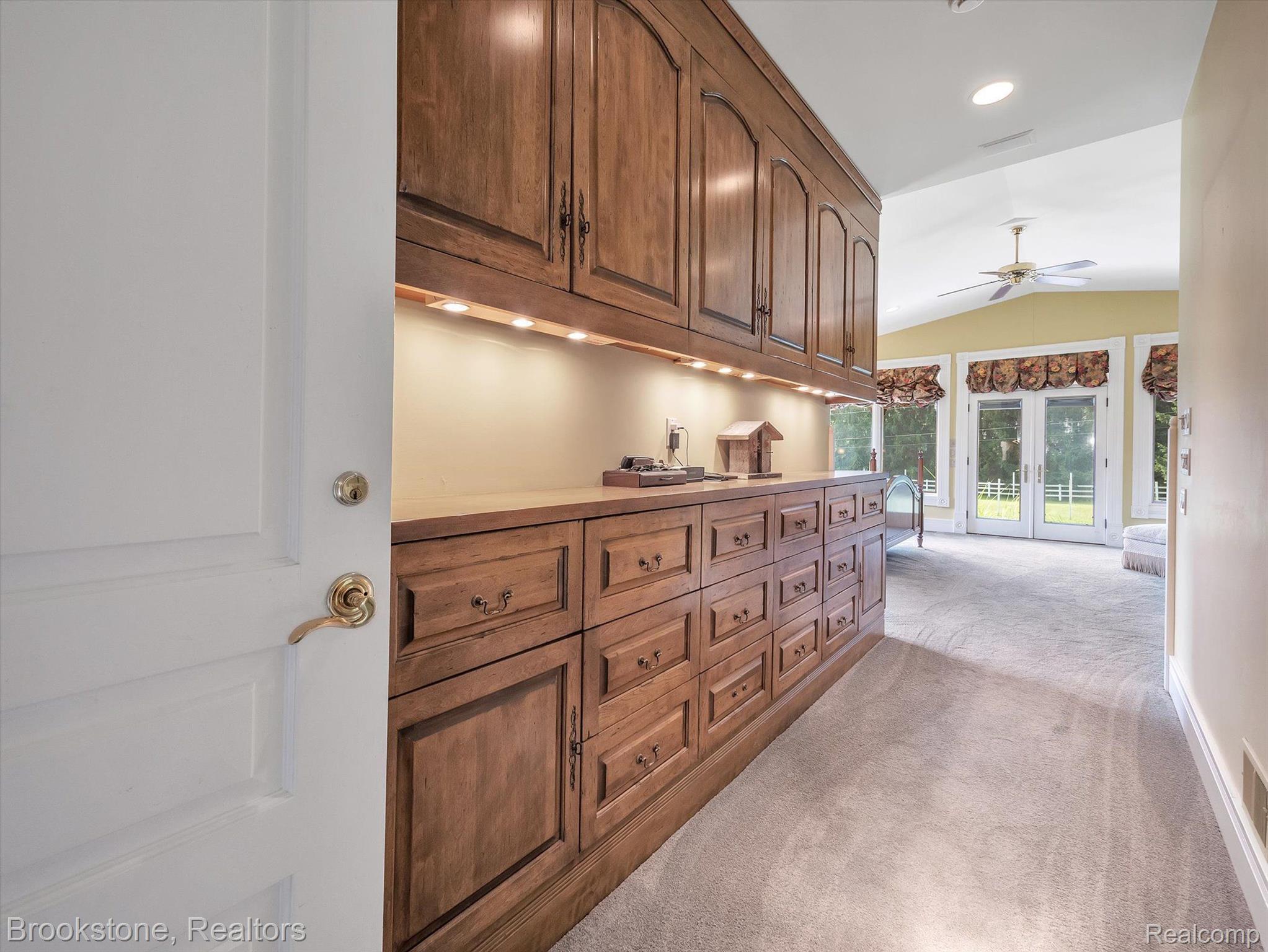 2948 MORROW Lane