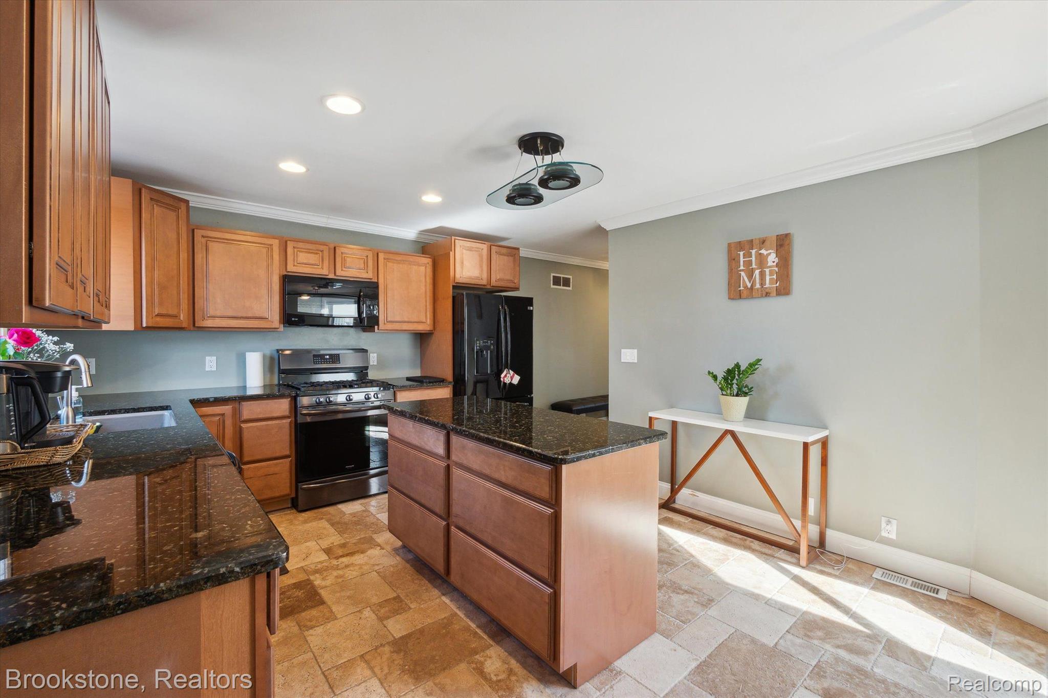 419 N WASHINGTON Avenue