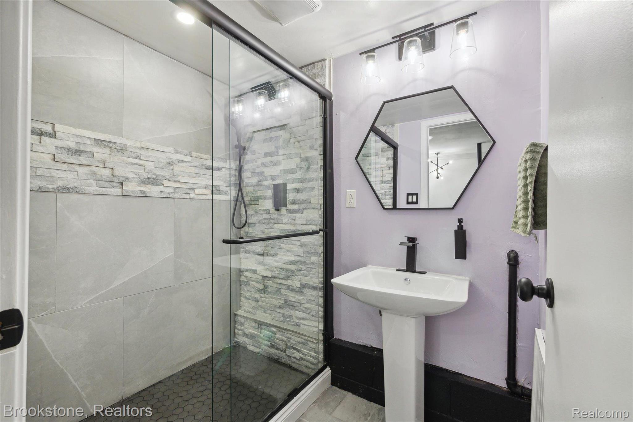 419 N WASHINGTON Avenue