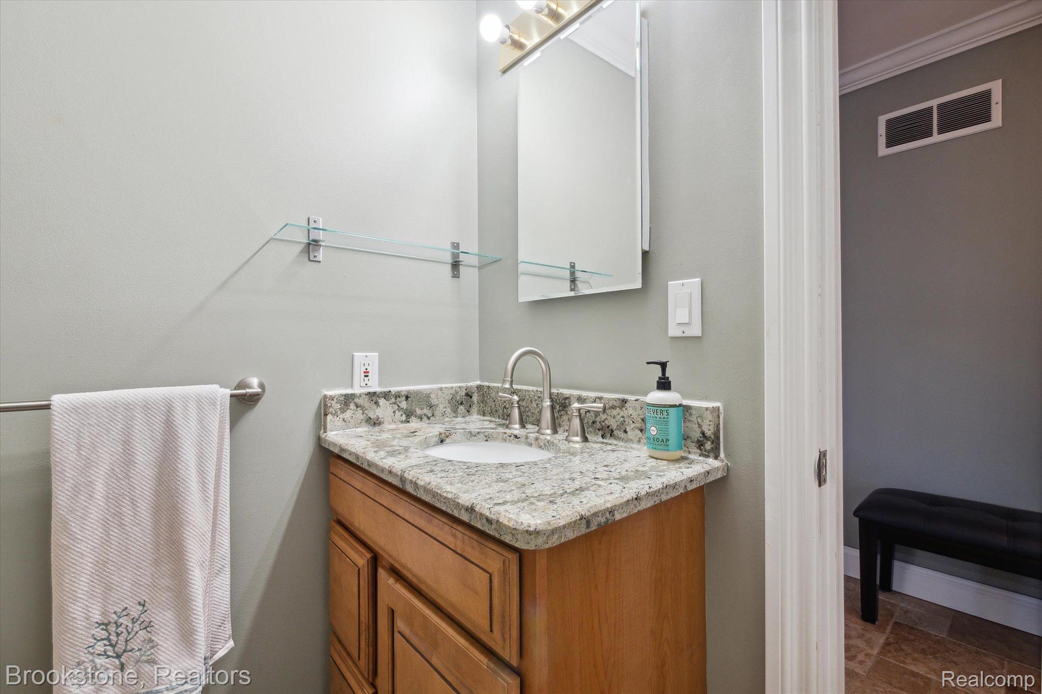 419 N WASHINGTON Avenue