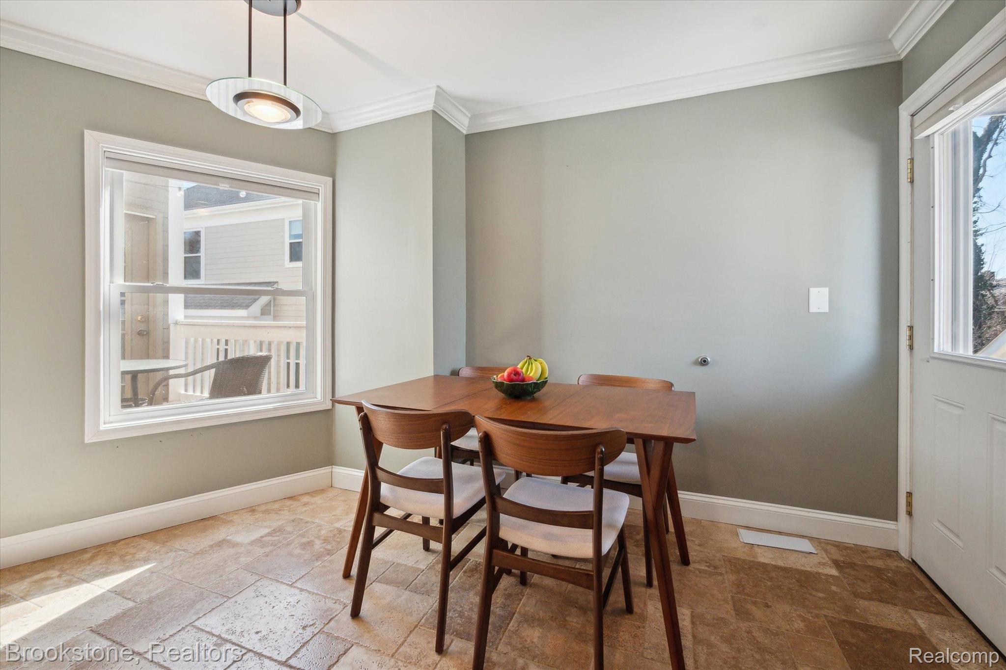 419 N WASHINGTON Avenue