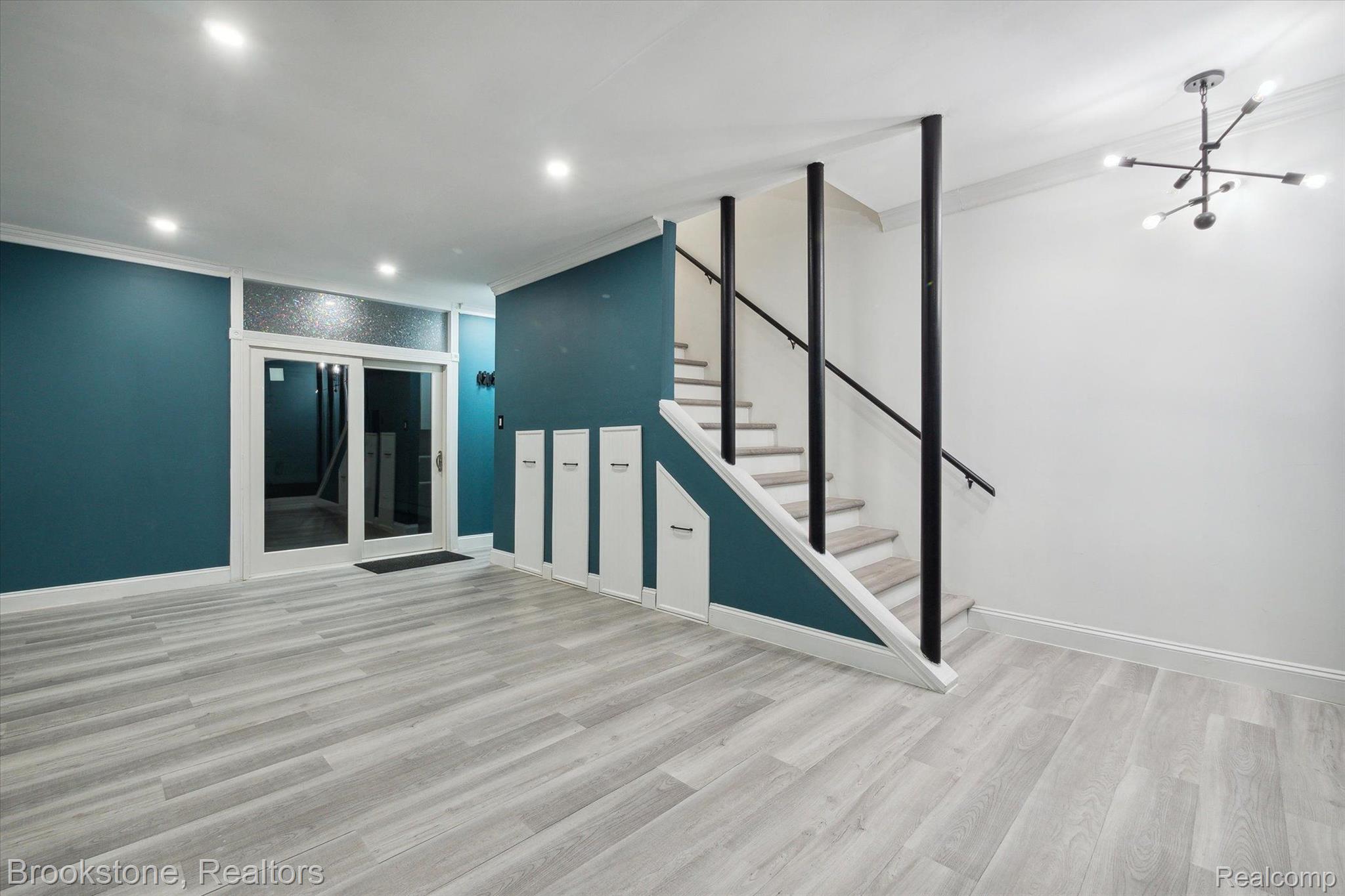 419 N WASHINGTON Avenue