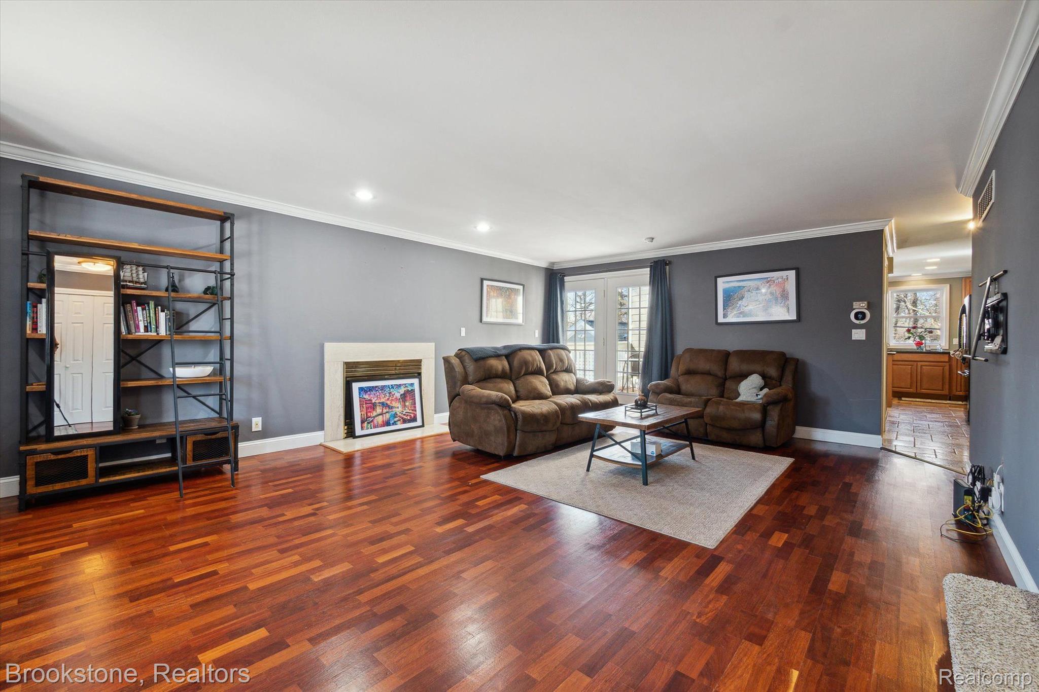 419 N WASHINGTON Avenue