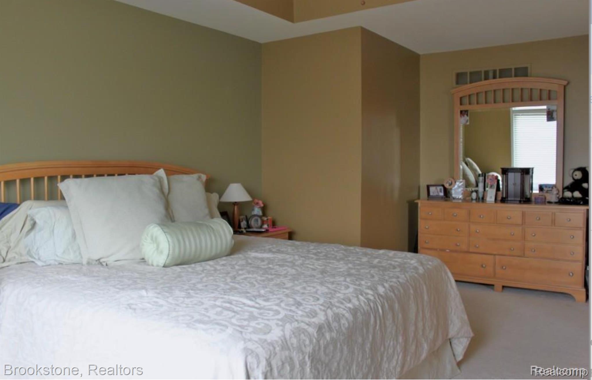 24817 VALLEYWOOD Drive