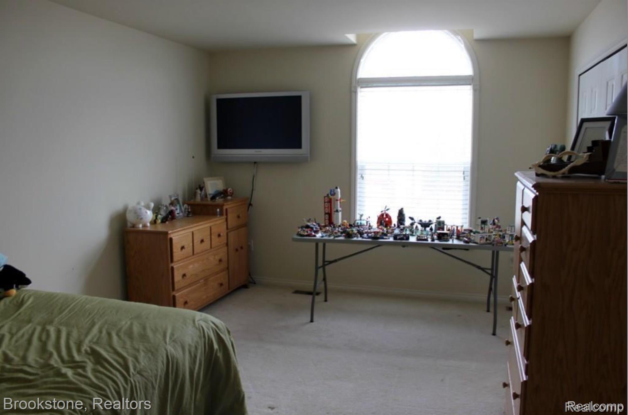 24817 VALLEYWOOD Drive