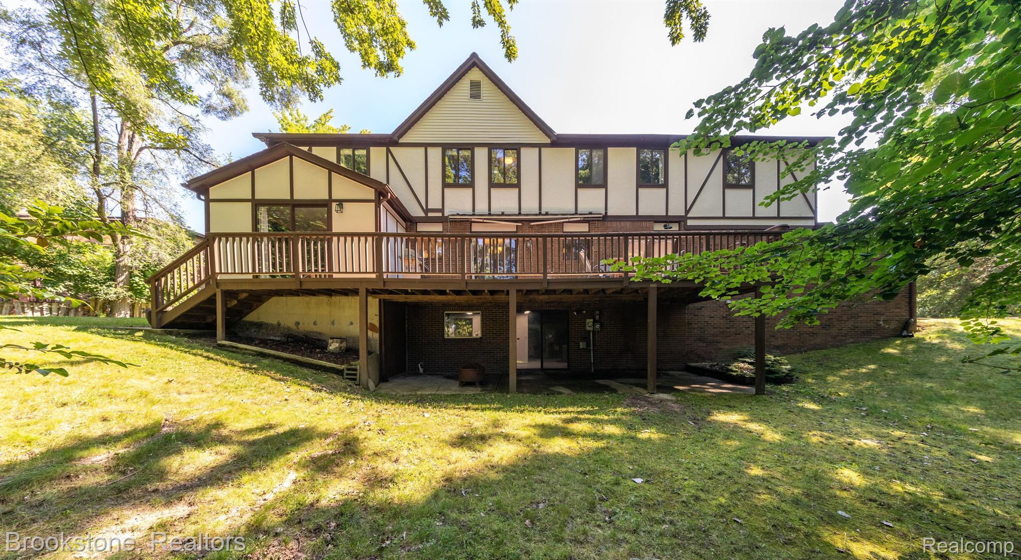 5072 FAR RAVINE