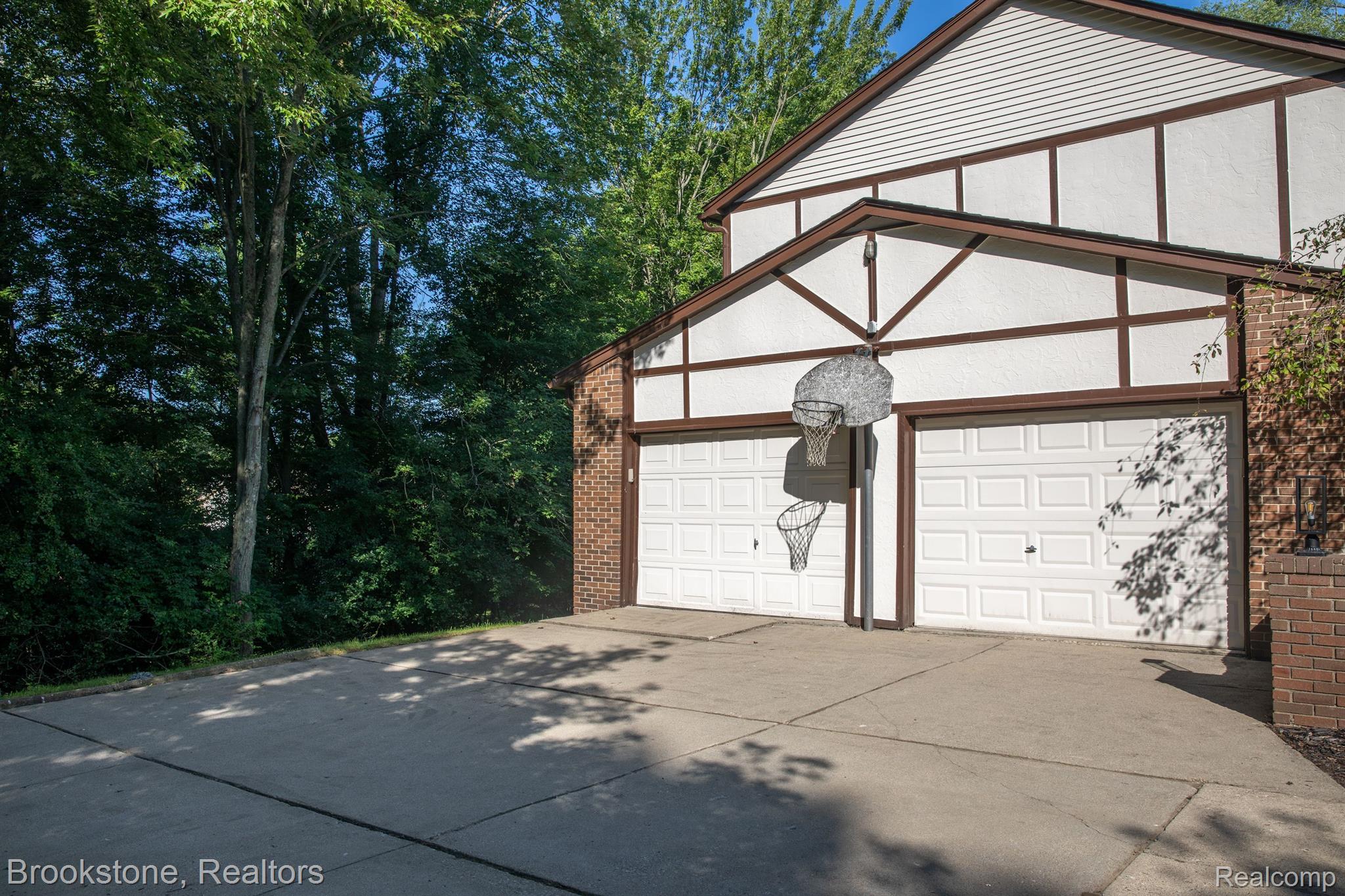 5072 FAR RAVINE