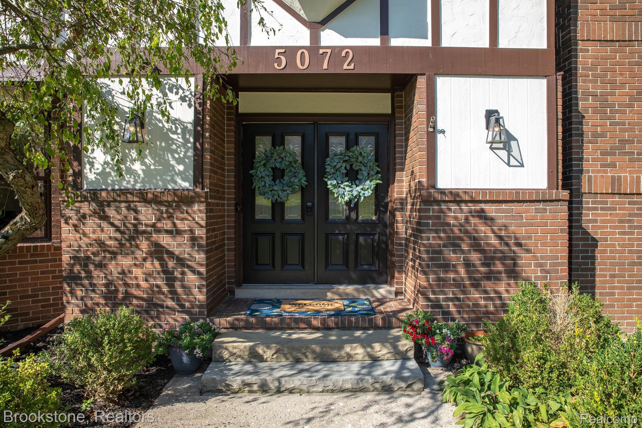 5072 FAR RAVINE