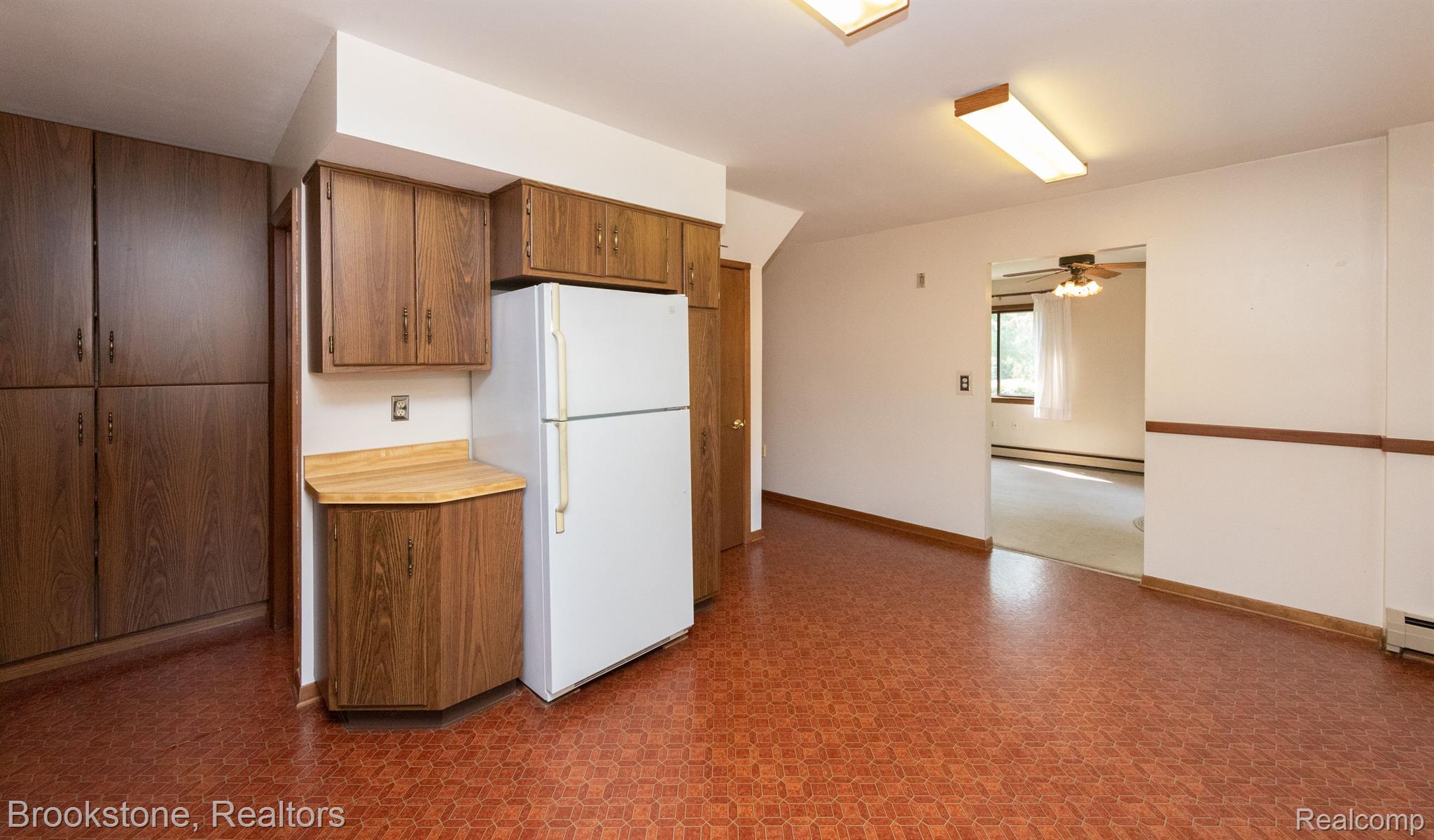 7660 CRESTMORE Street