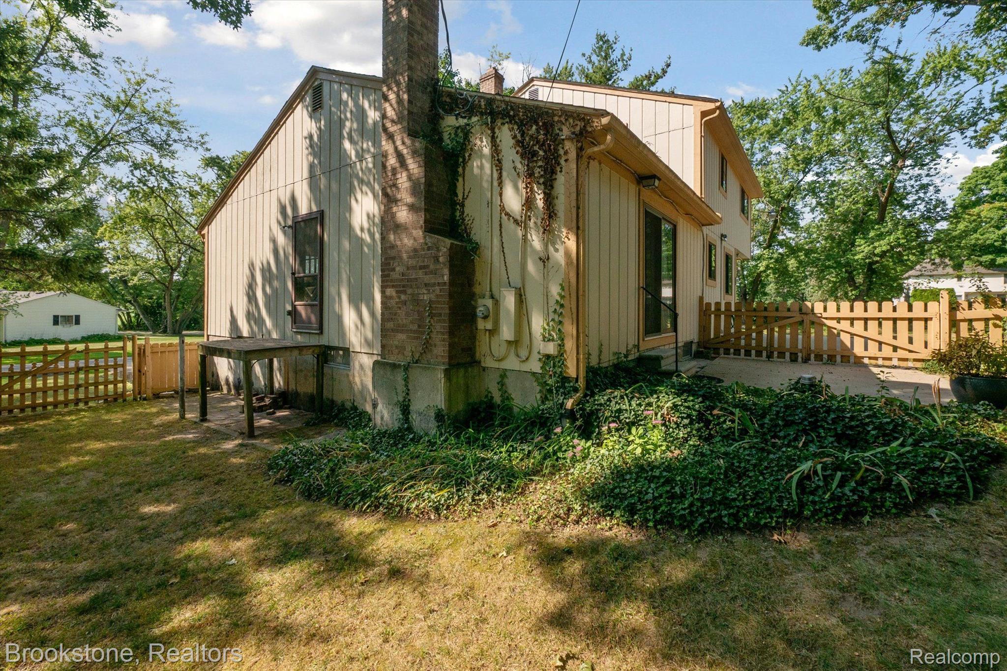 7660 CRESTMORE Street