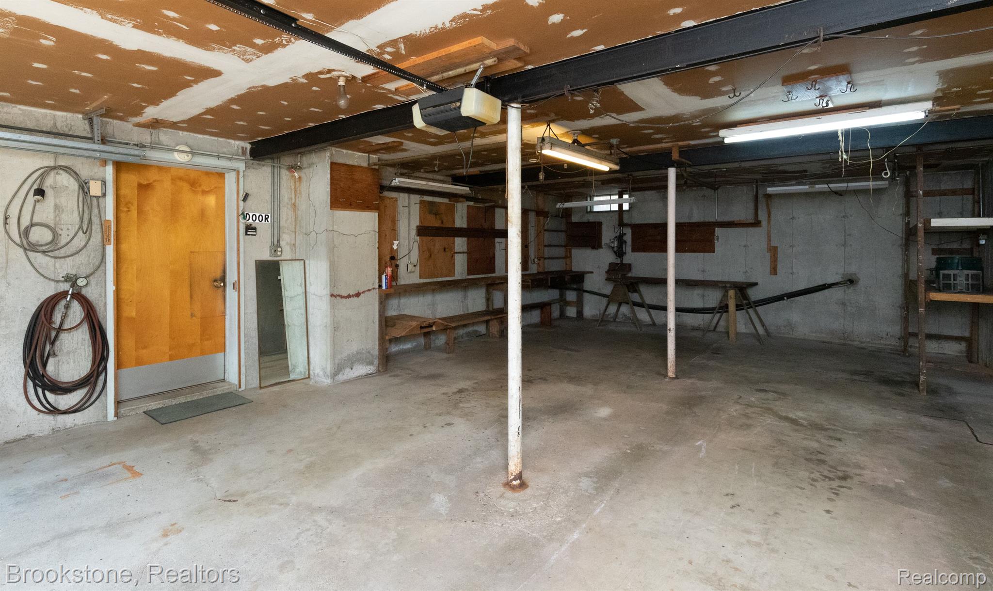 7660 CRESTMORE Street