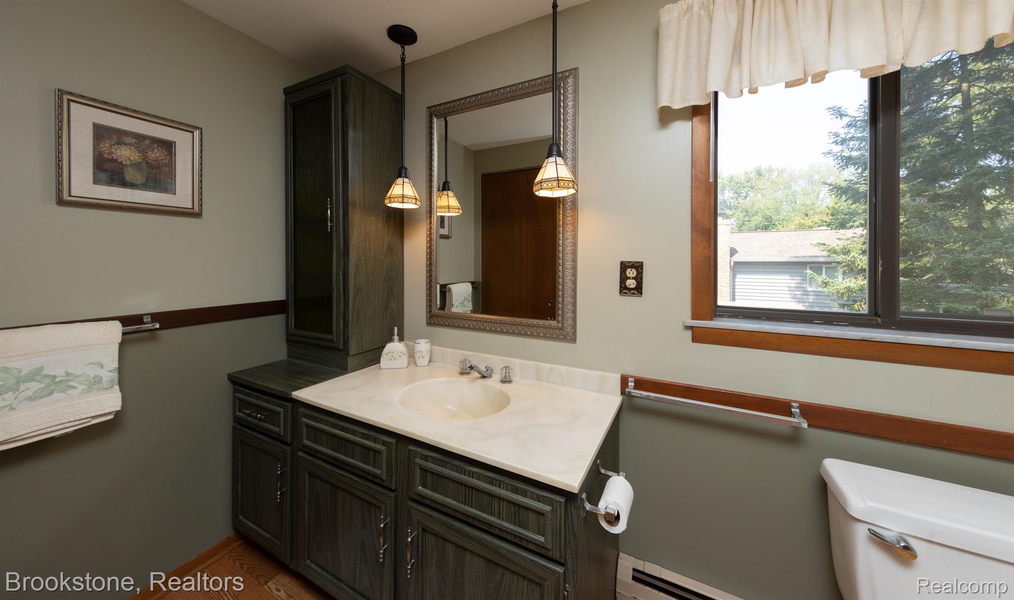 7660 CRESTMORE Street