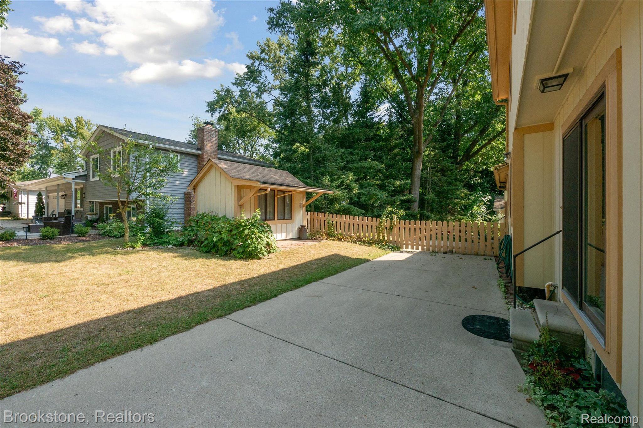 7660 CRESTMORE Street