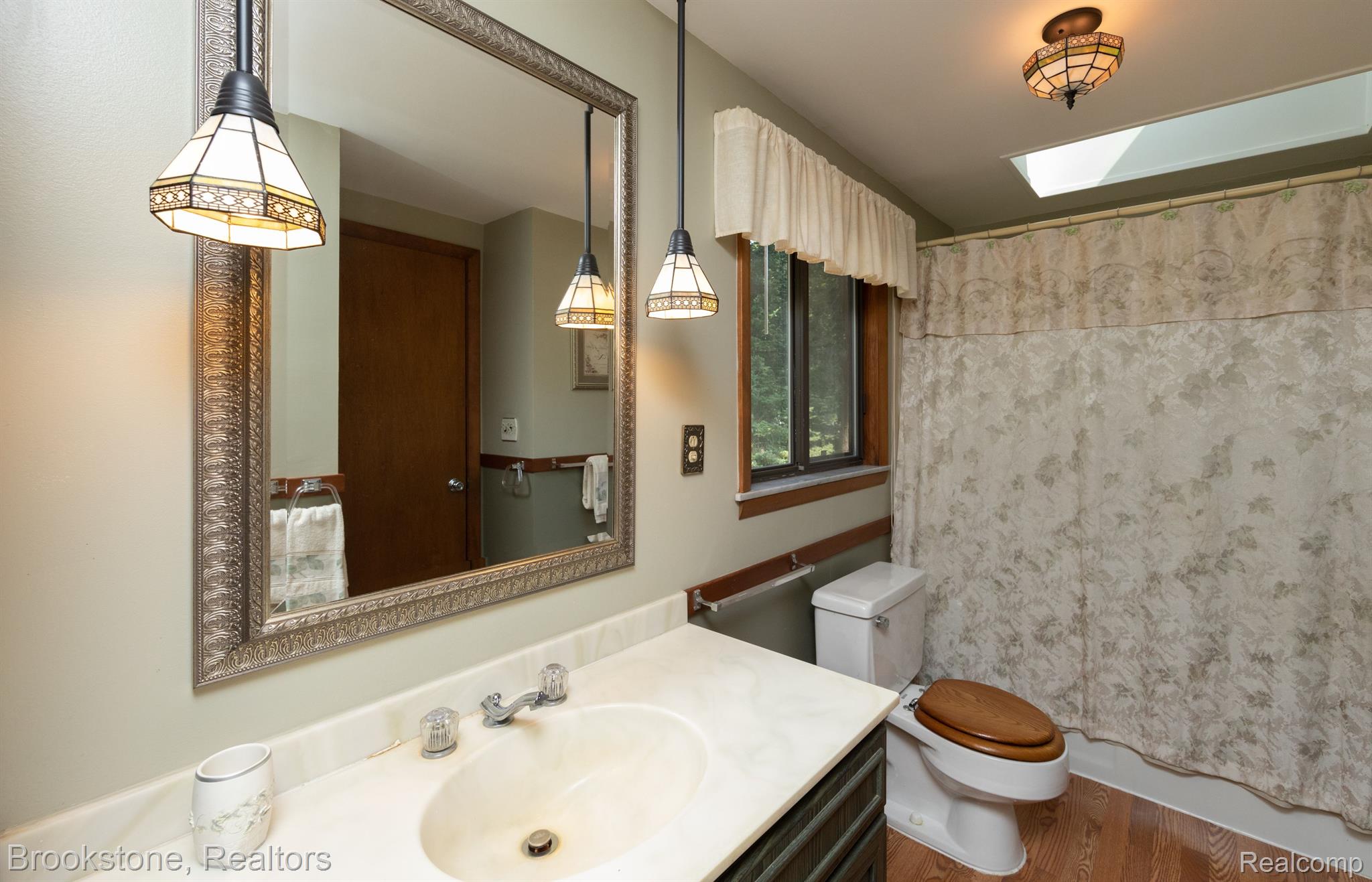 7660 CRESTMORE Street