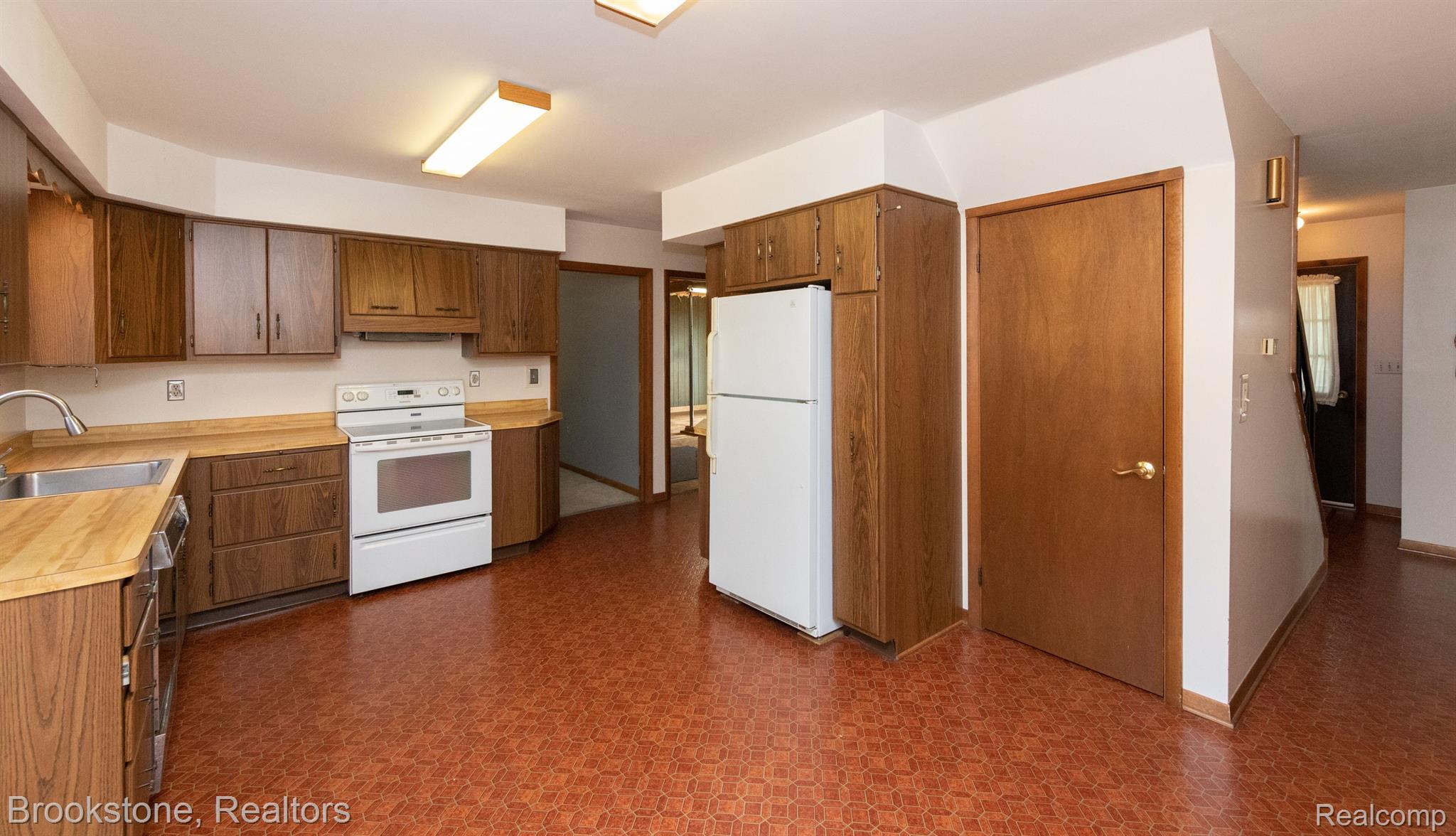 7660 CRESTMORE Street