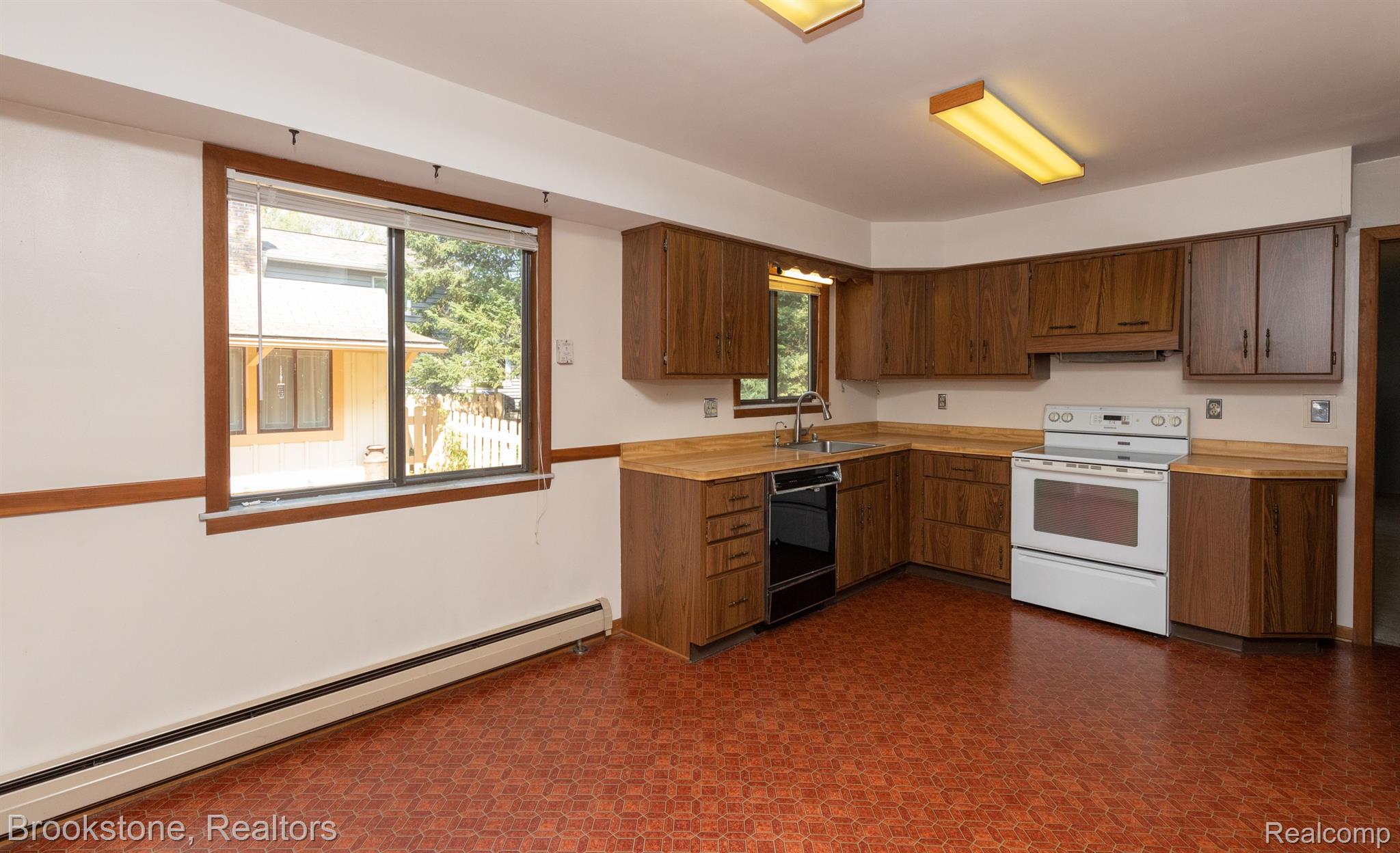 7660 CRESTMORE Street