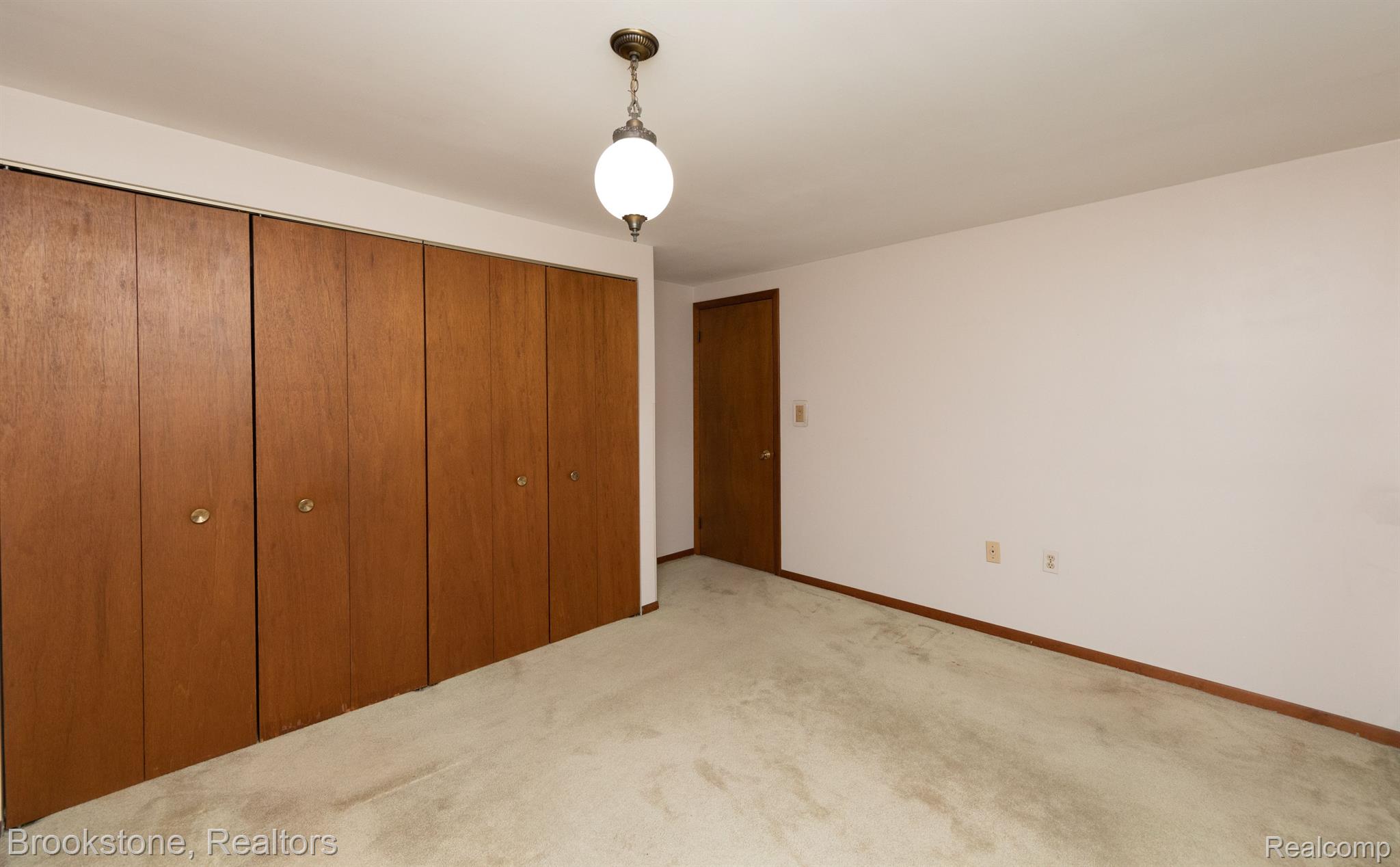 7660 CRESTMORE Street