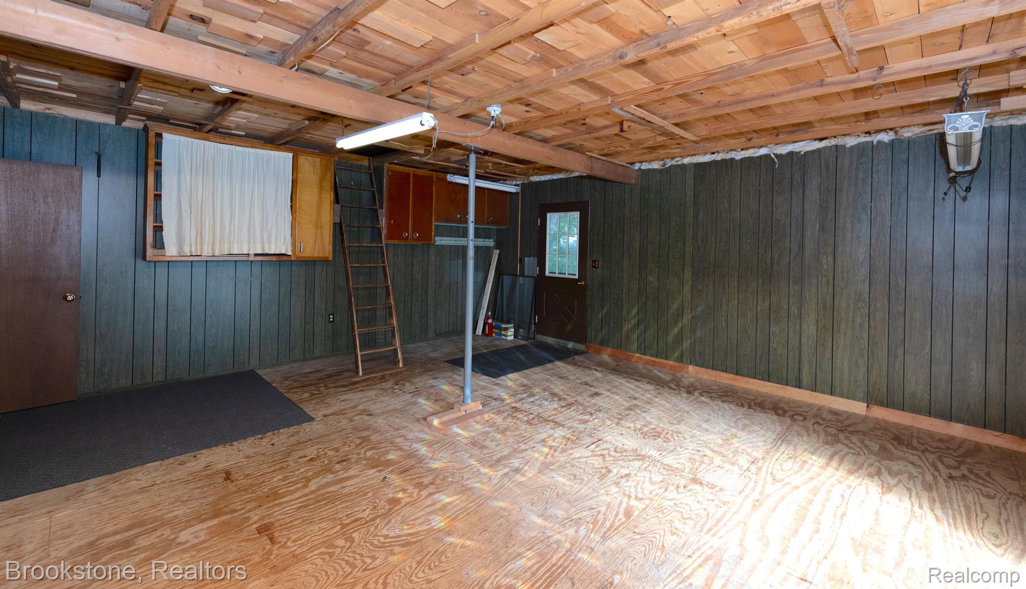 7660 CRESTMORE Street