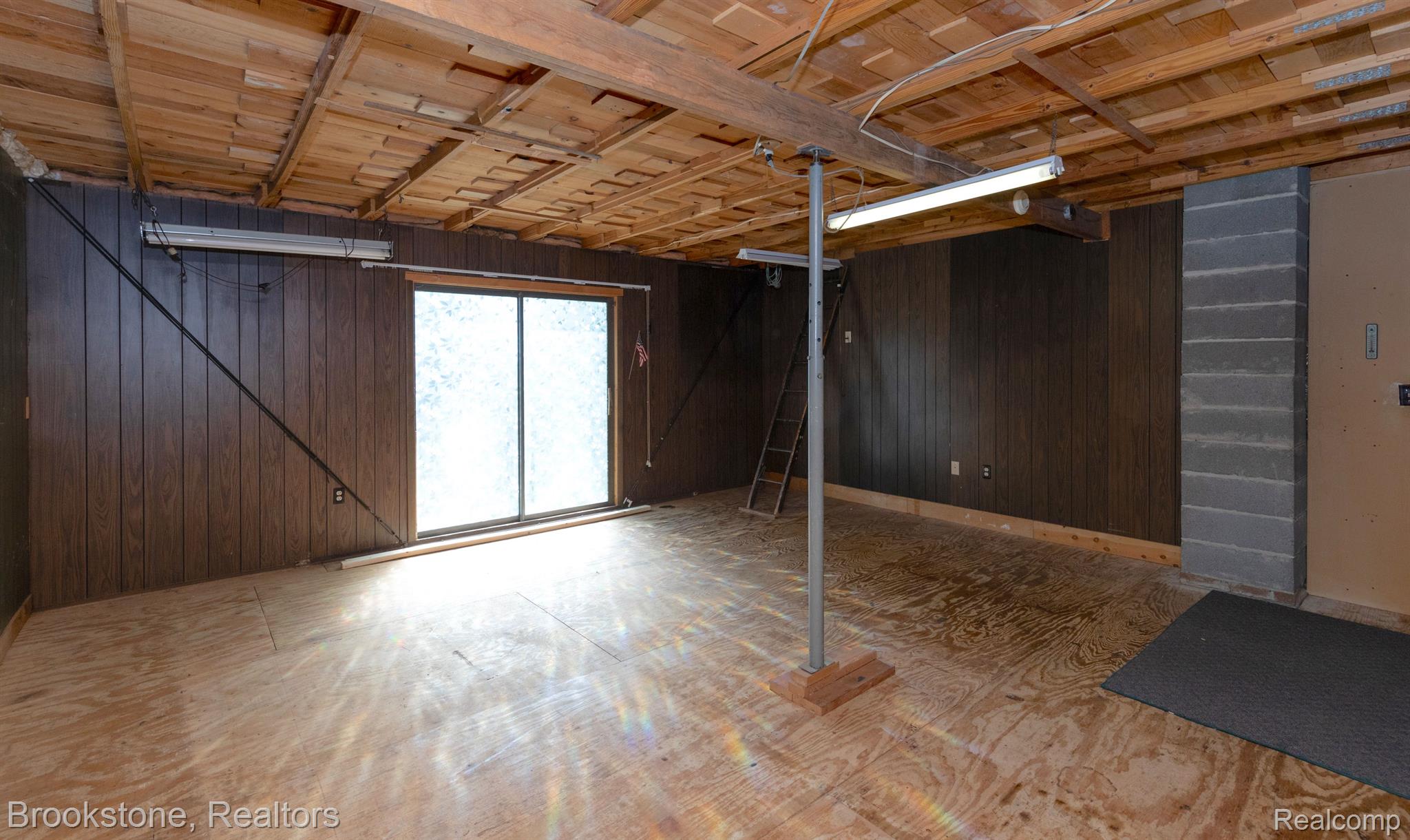 7660 CRESTMORE Street