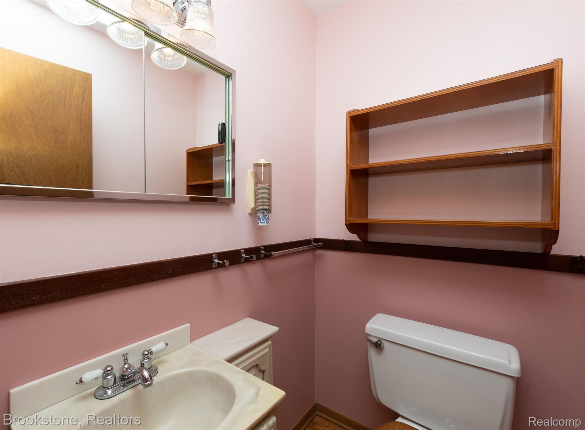 7660 CRESTMORE Street