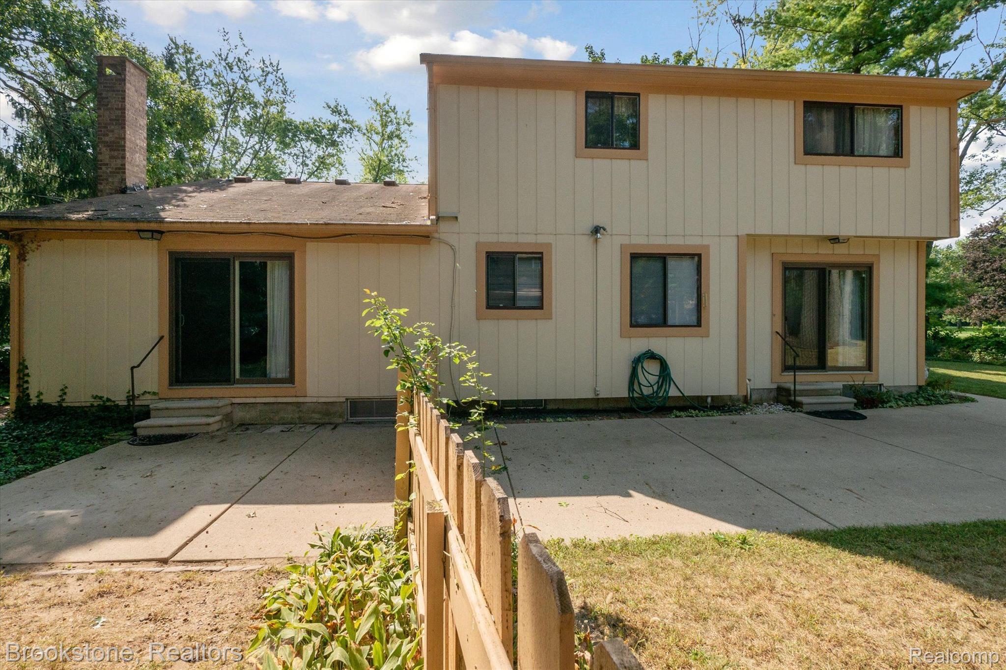 7660 CRESTMORE Street