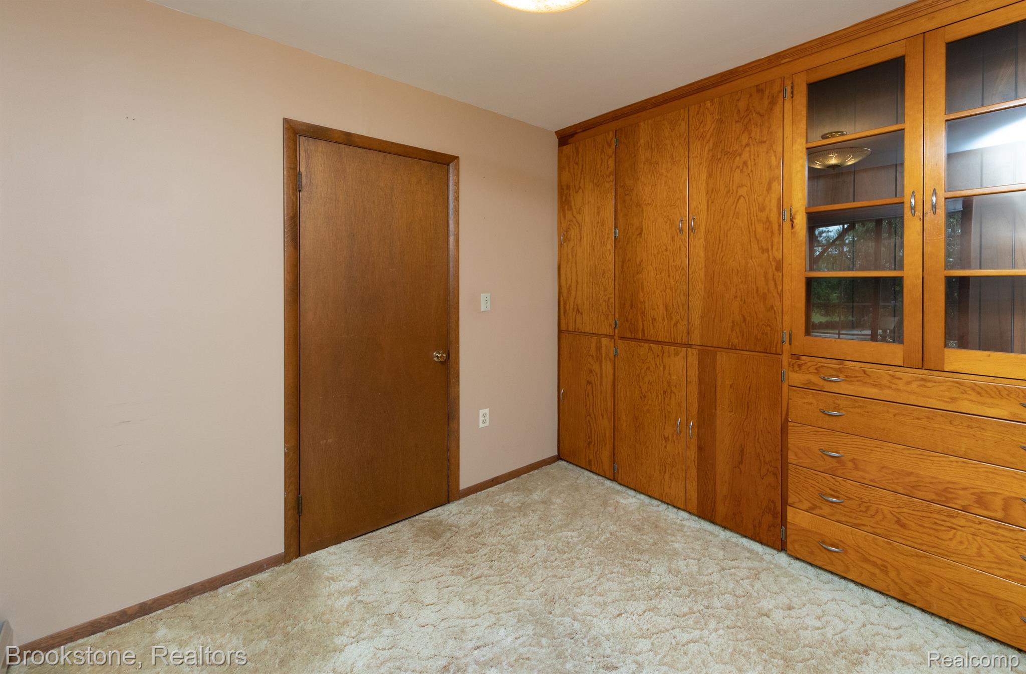 7660 CRESTMORE Street