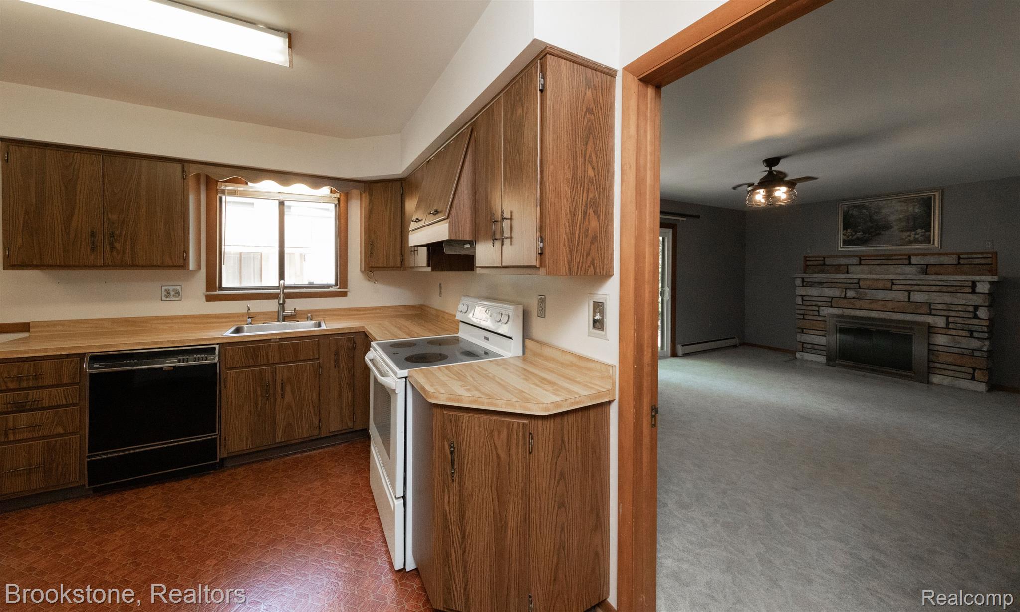 7660 CRESTMORE Street