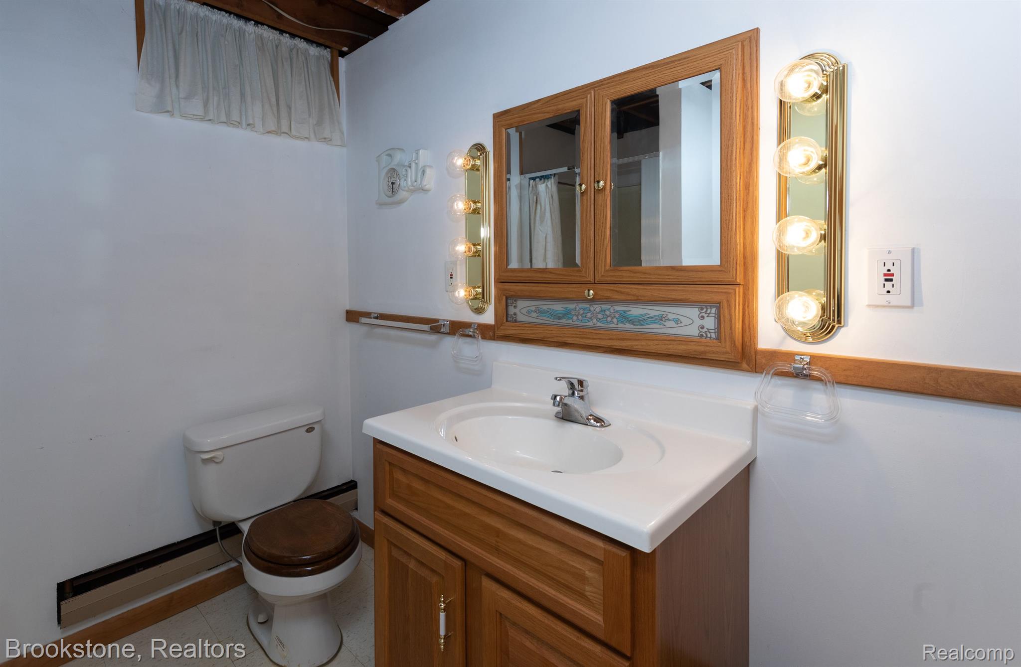 7660 CRESTMORE Street