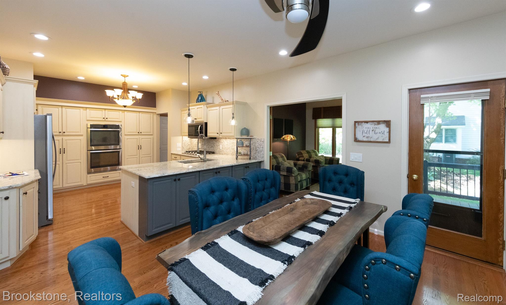 9978 PEBBLE CREEK CT