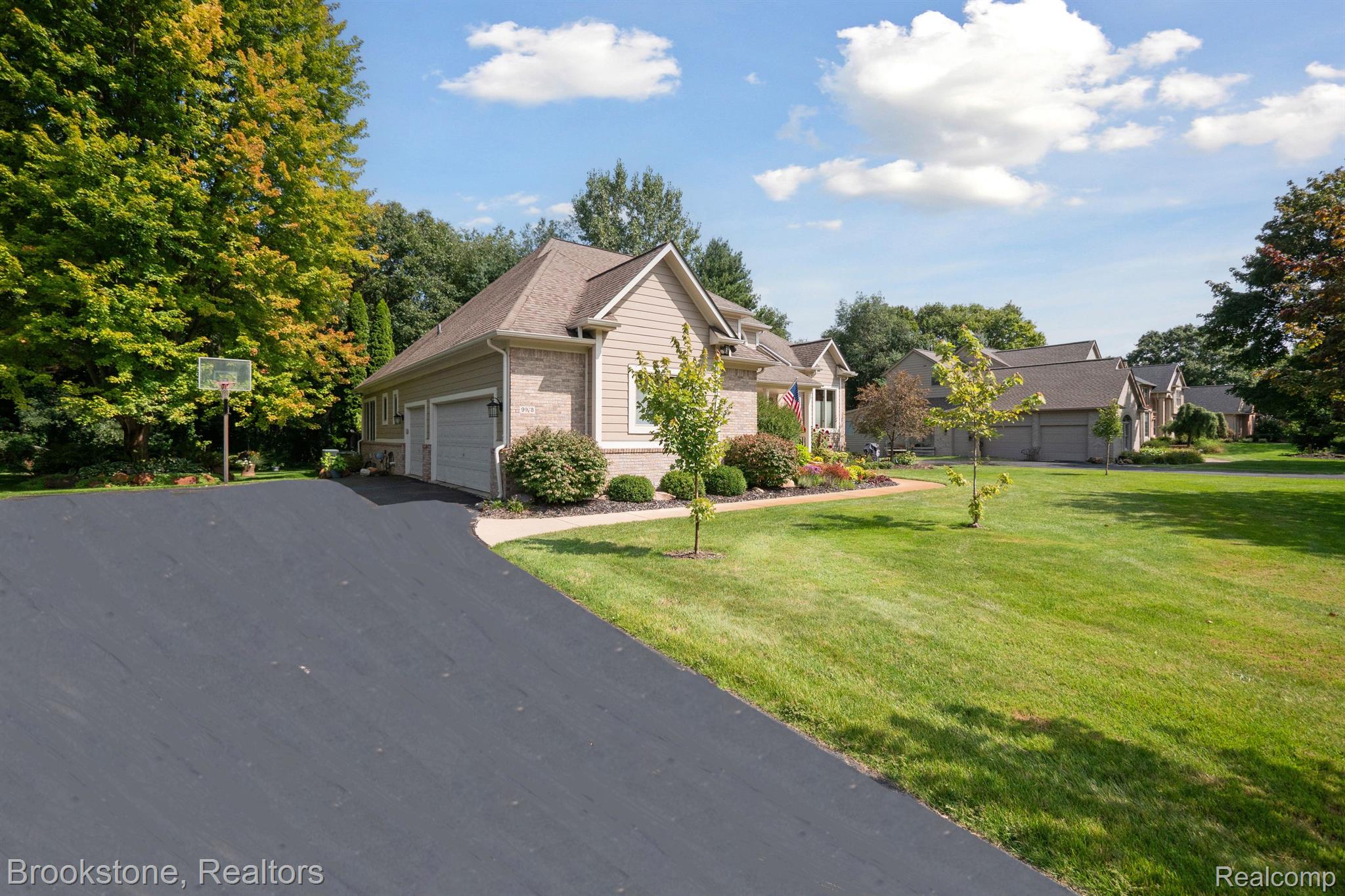 9978 PEBBLE CREEK CT