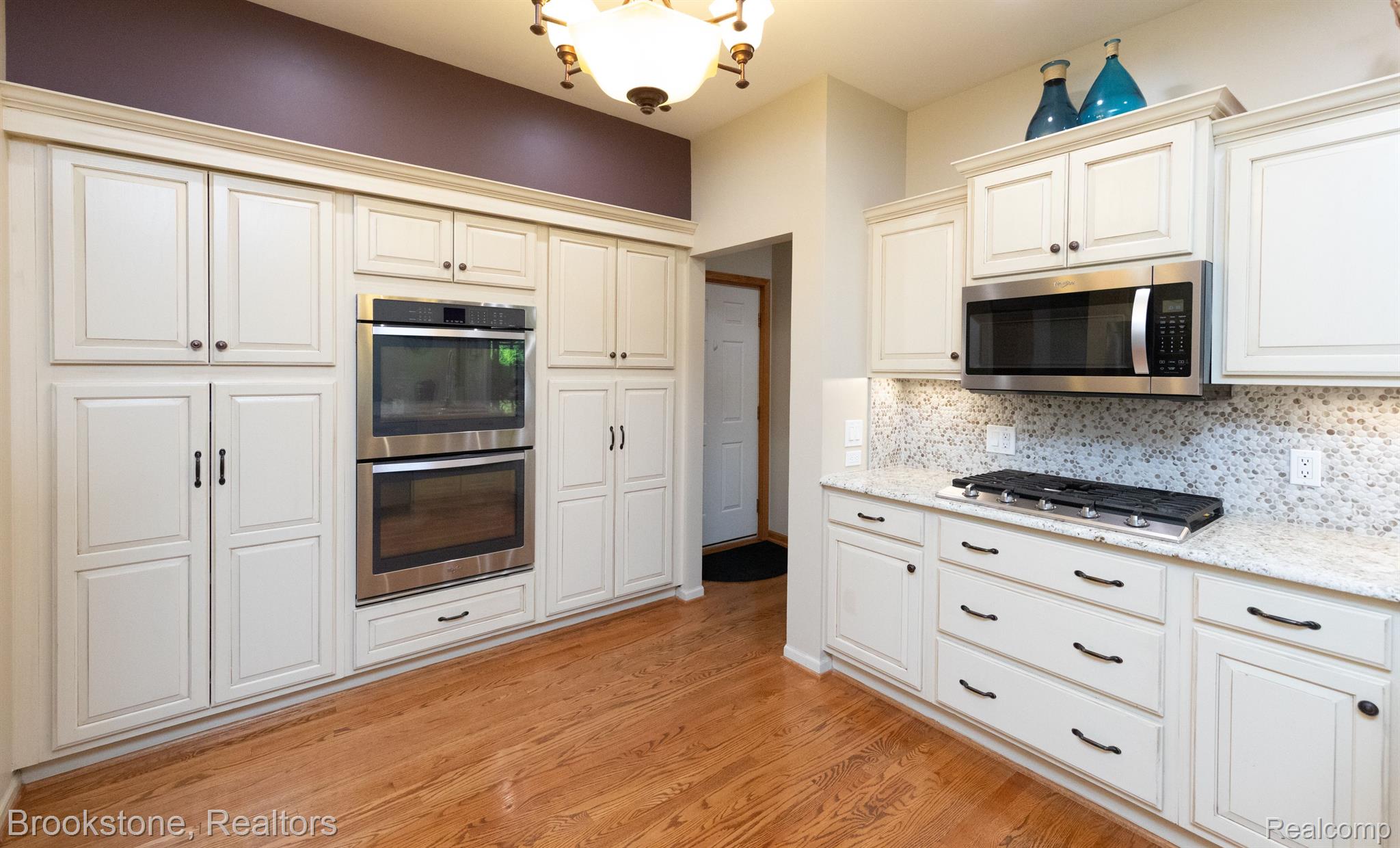 9978 PEBBLE CREEK CT