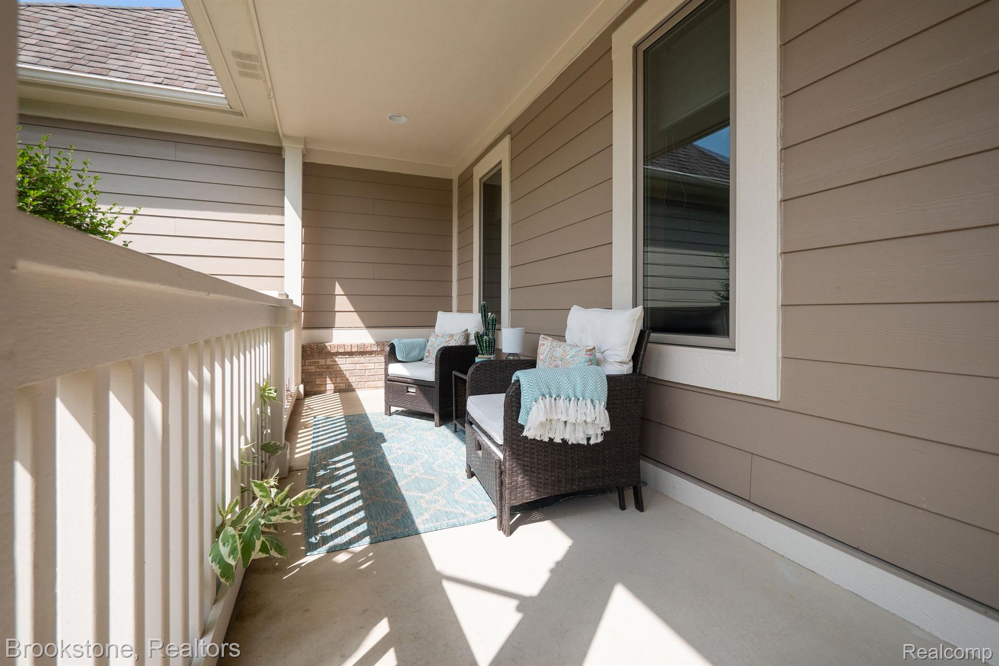 9978 PEBBLE CREEK CT