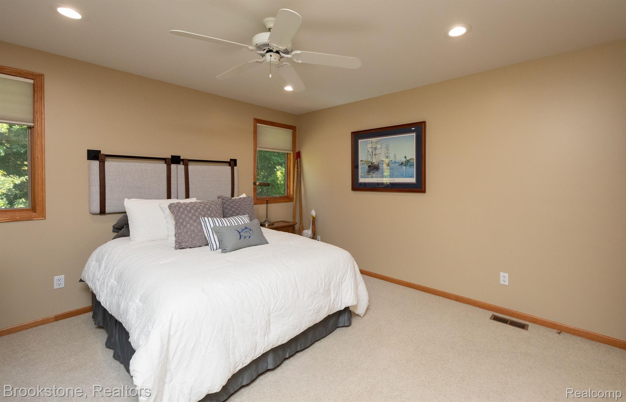 9978 PEBBLE CREEK CT