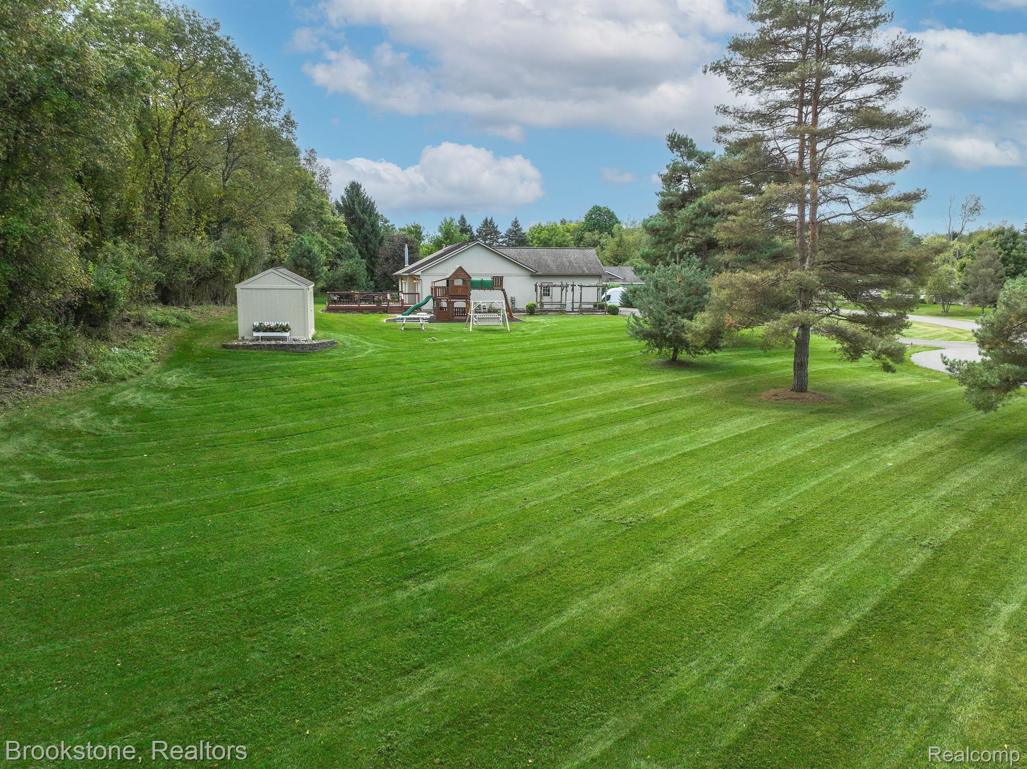 8558 RIDGEVIEW