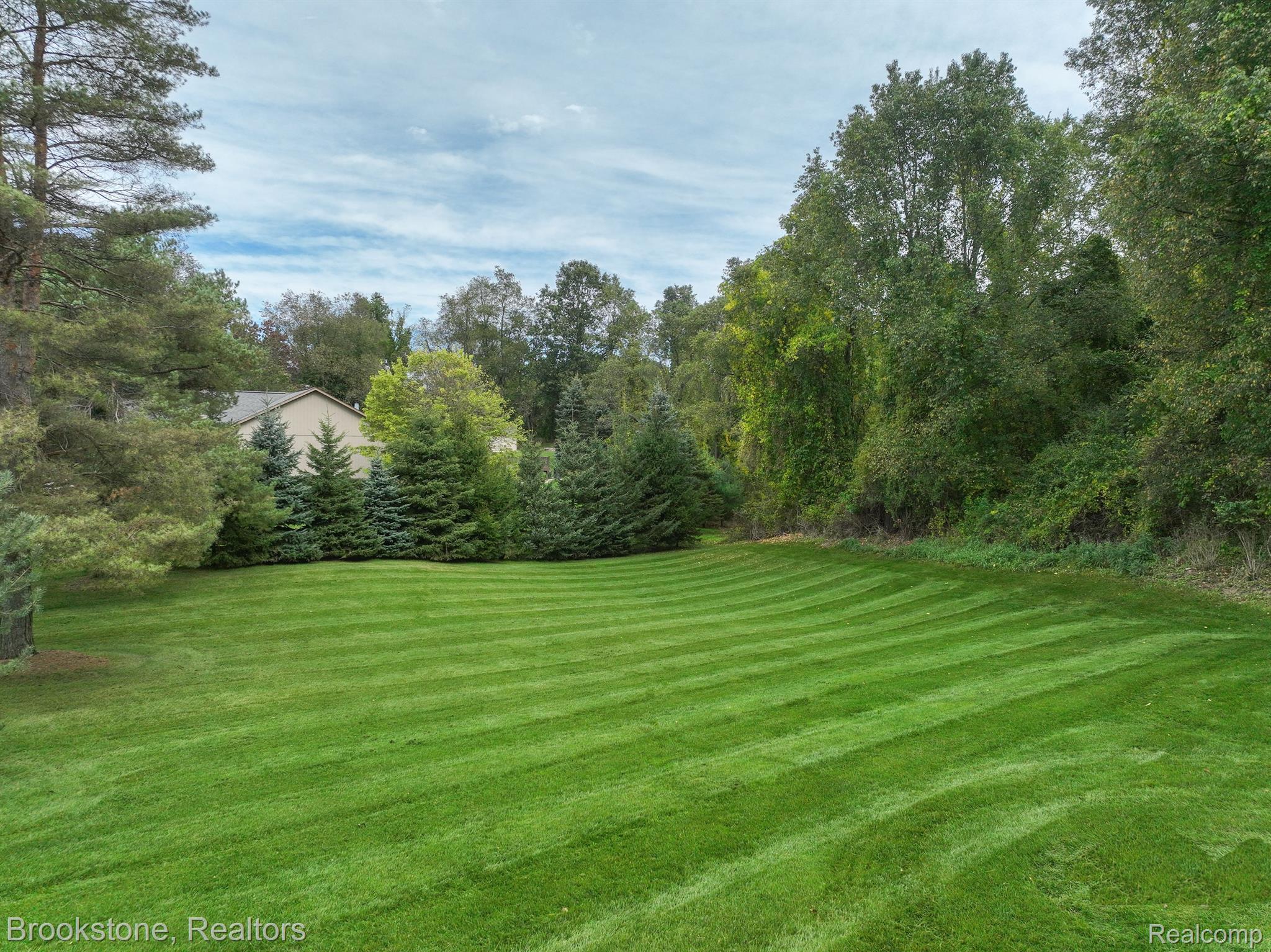 8558 RIDGEVIEW