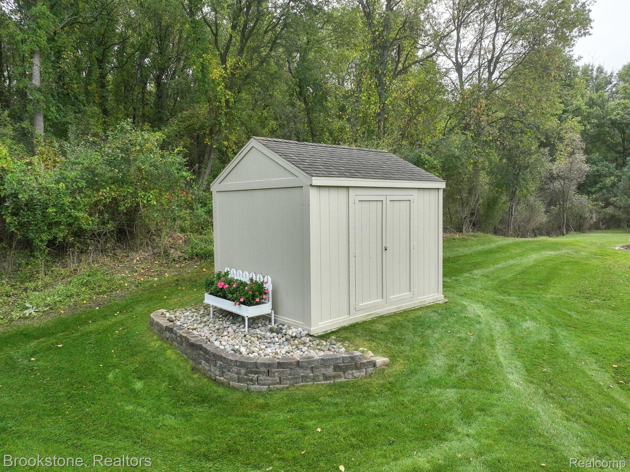 8558 RIDGEVIEW
