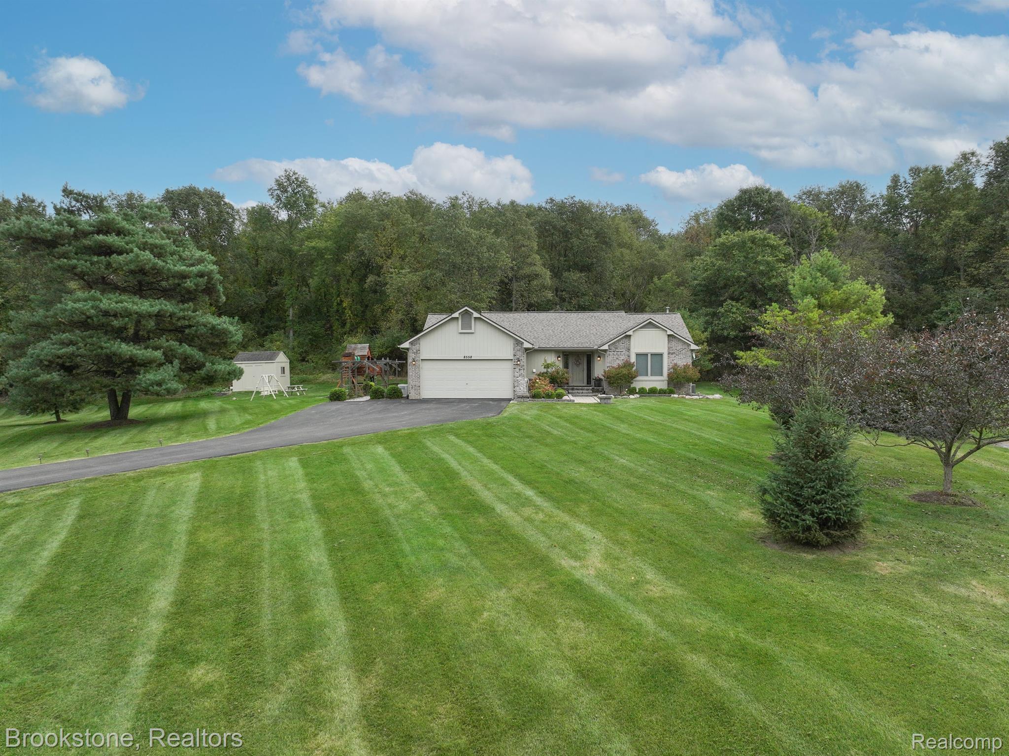 8558 RIDGEVIEW