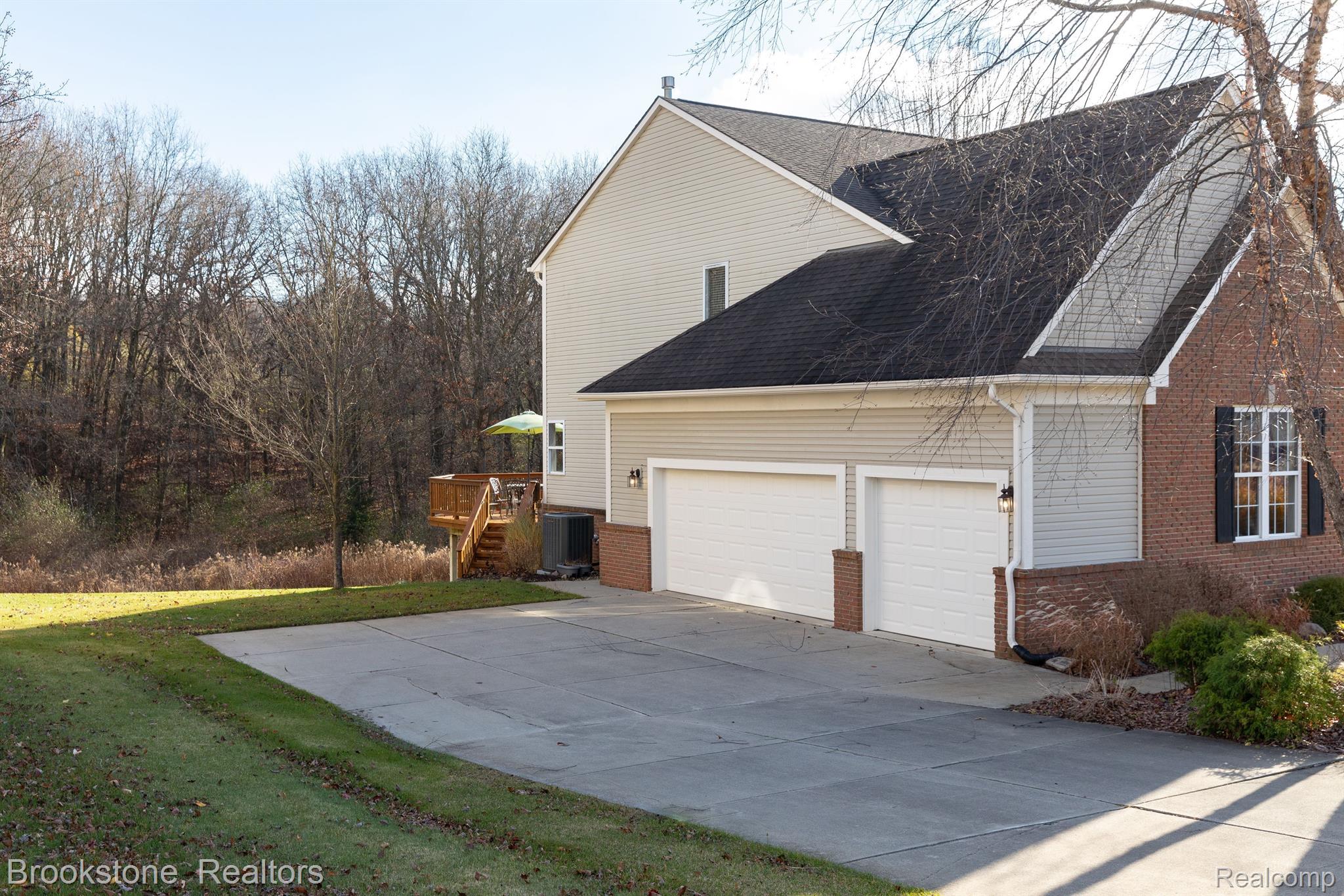 9654 WESTWOOD Circle