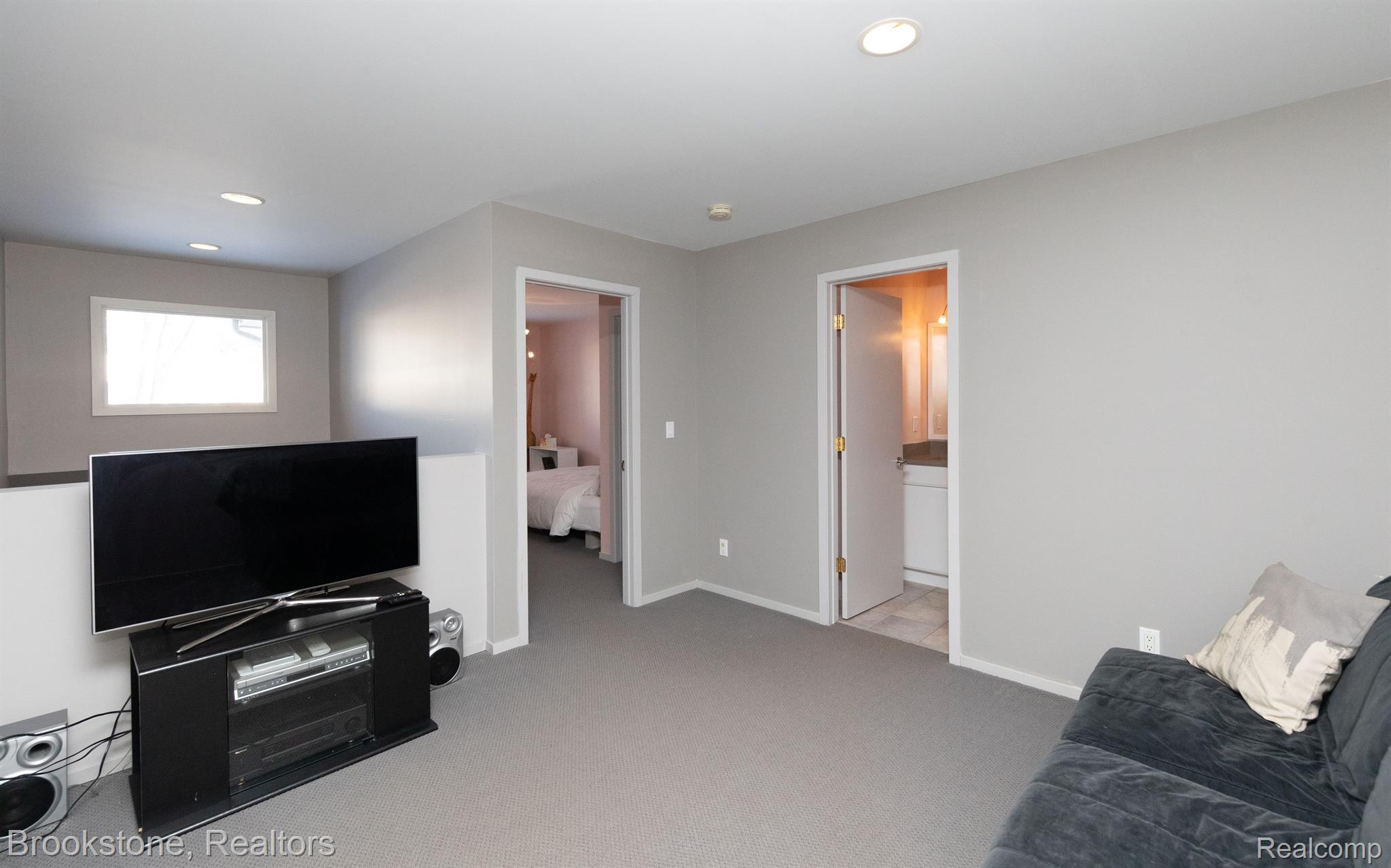 9865 KINGSTON Ridge